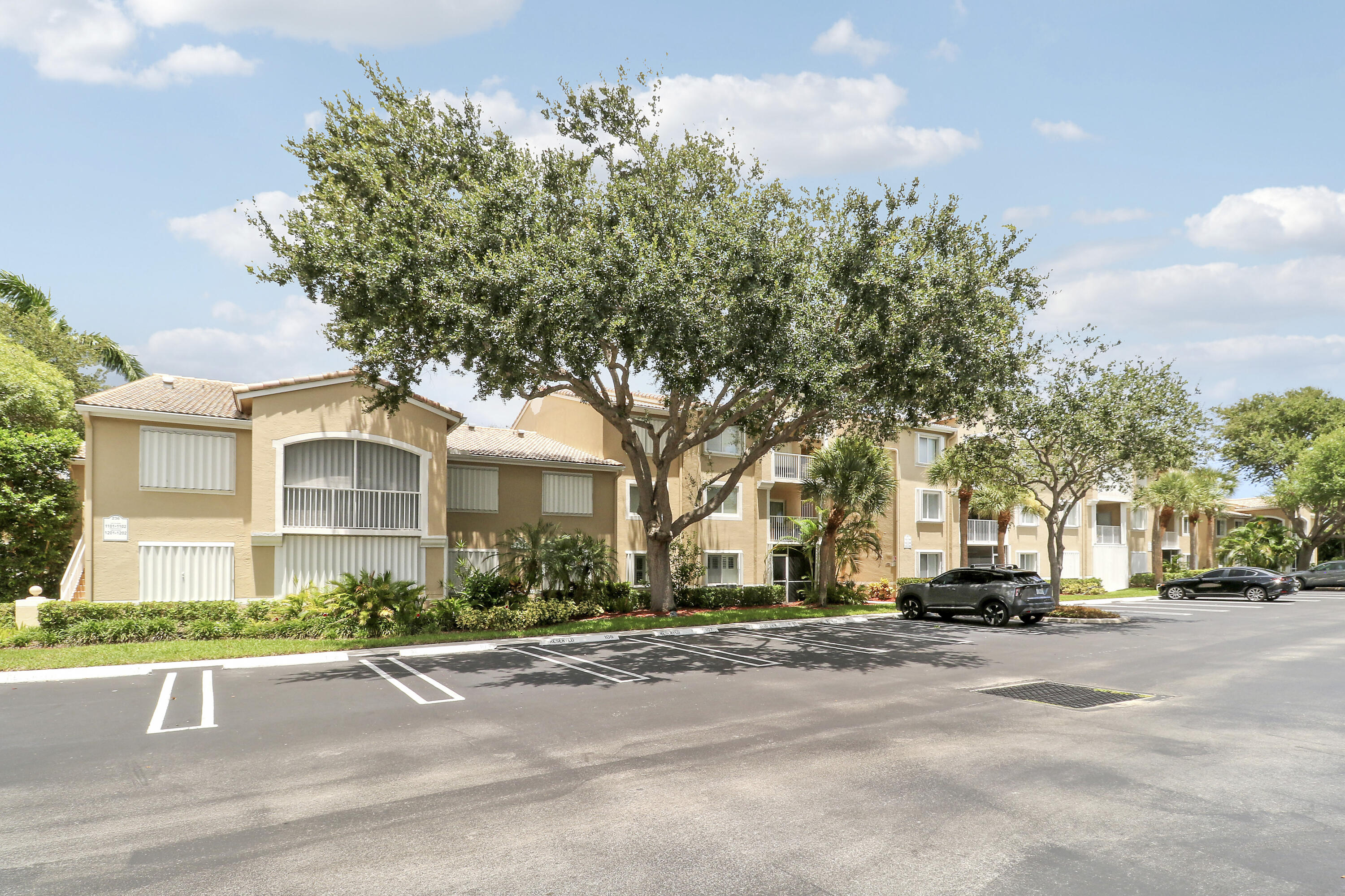 236 VILLAGE Boulevard 1106