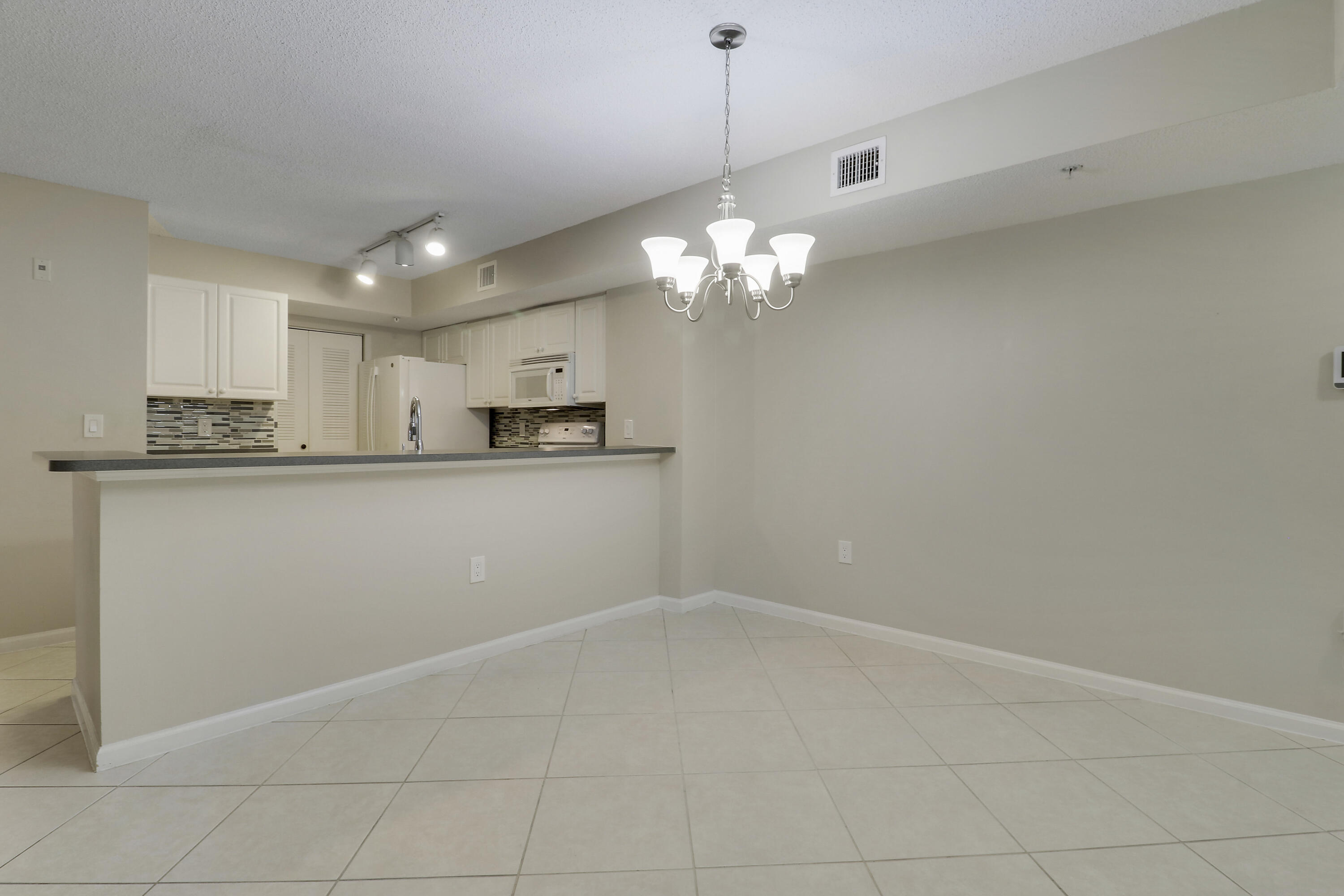 236 VILLAGE Boulevard 1106