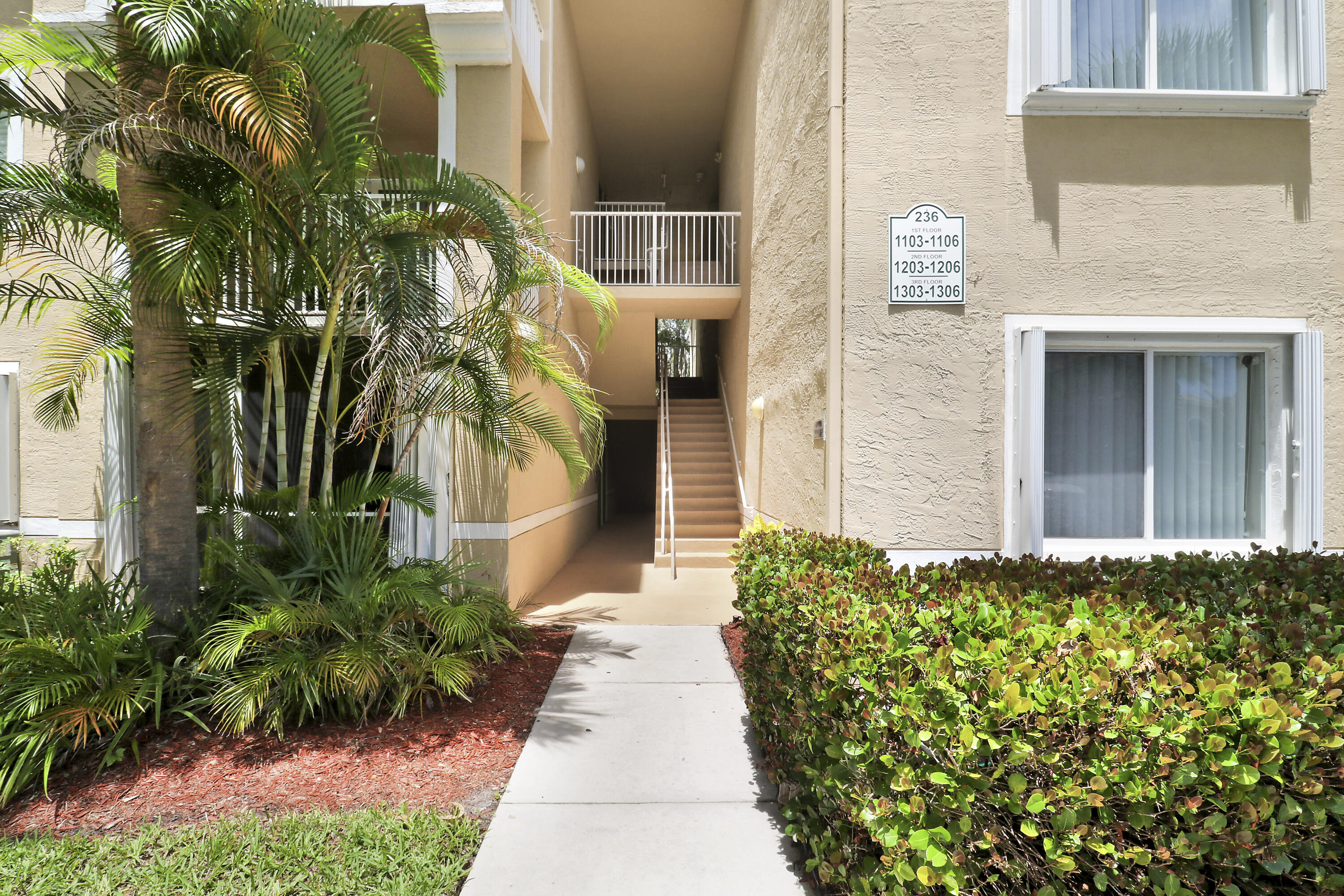 236 VILLAGE Boulevard 1106