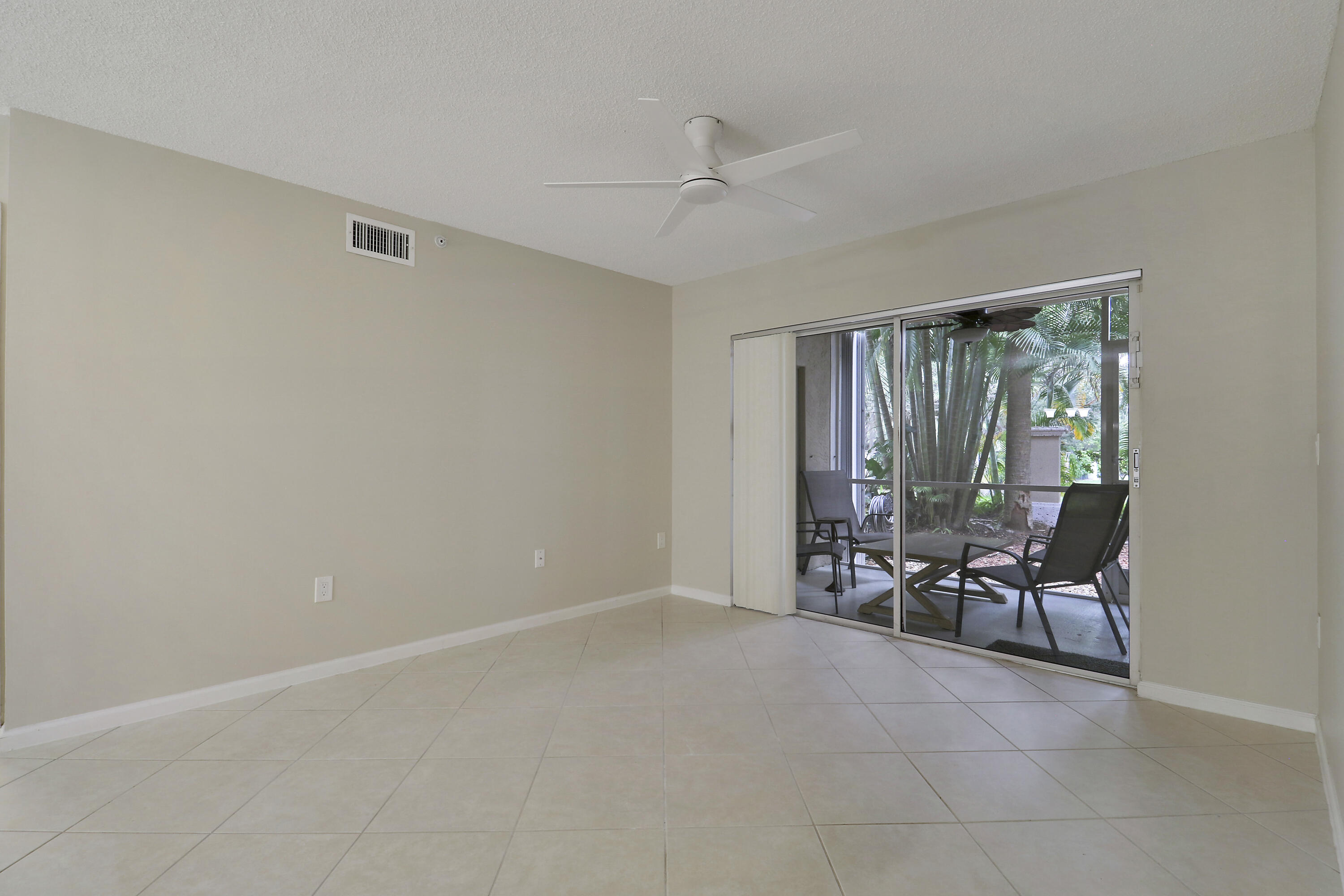 236 VILLAGE Boulevard 1106