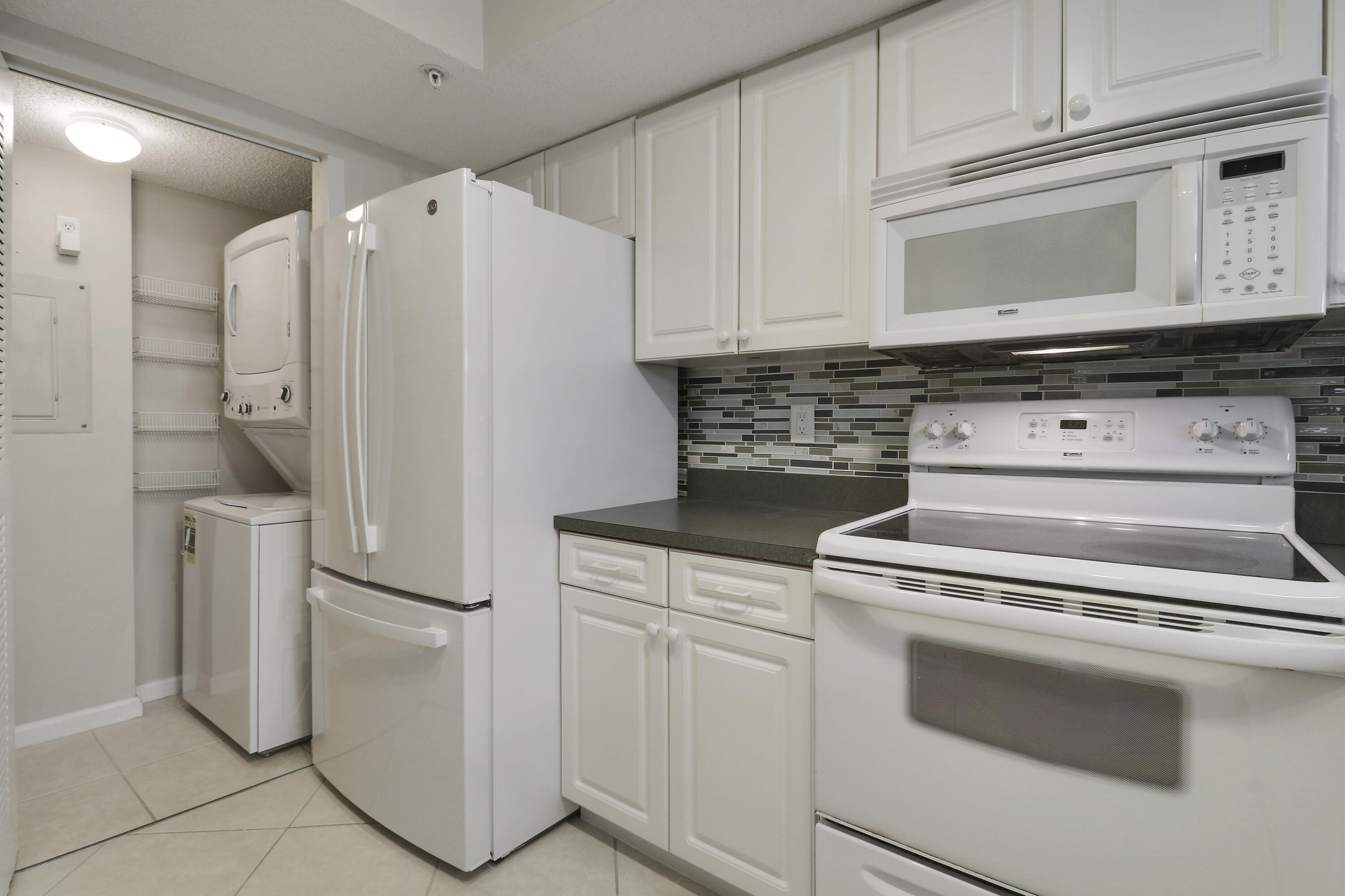 236 VILLAGE Boulevard 1106