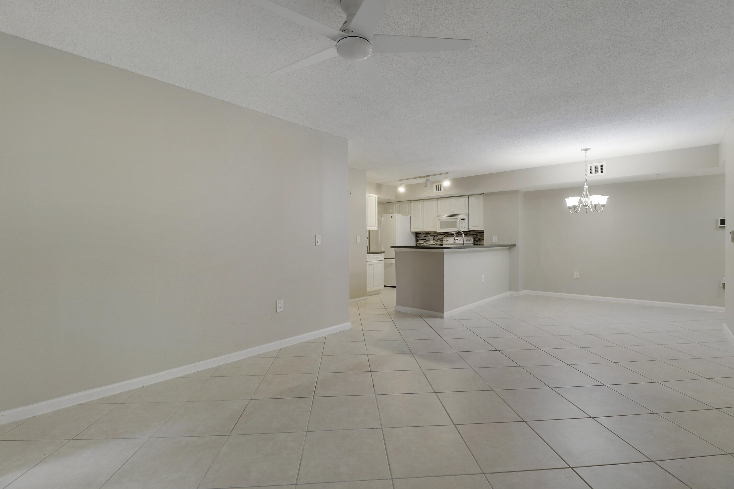 236 VILLAGE Boulevard 1106