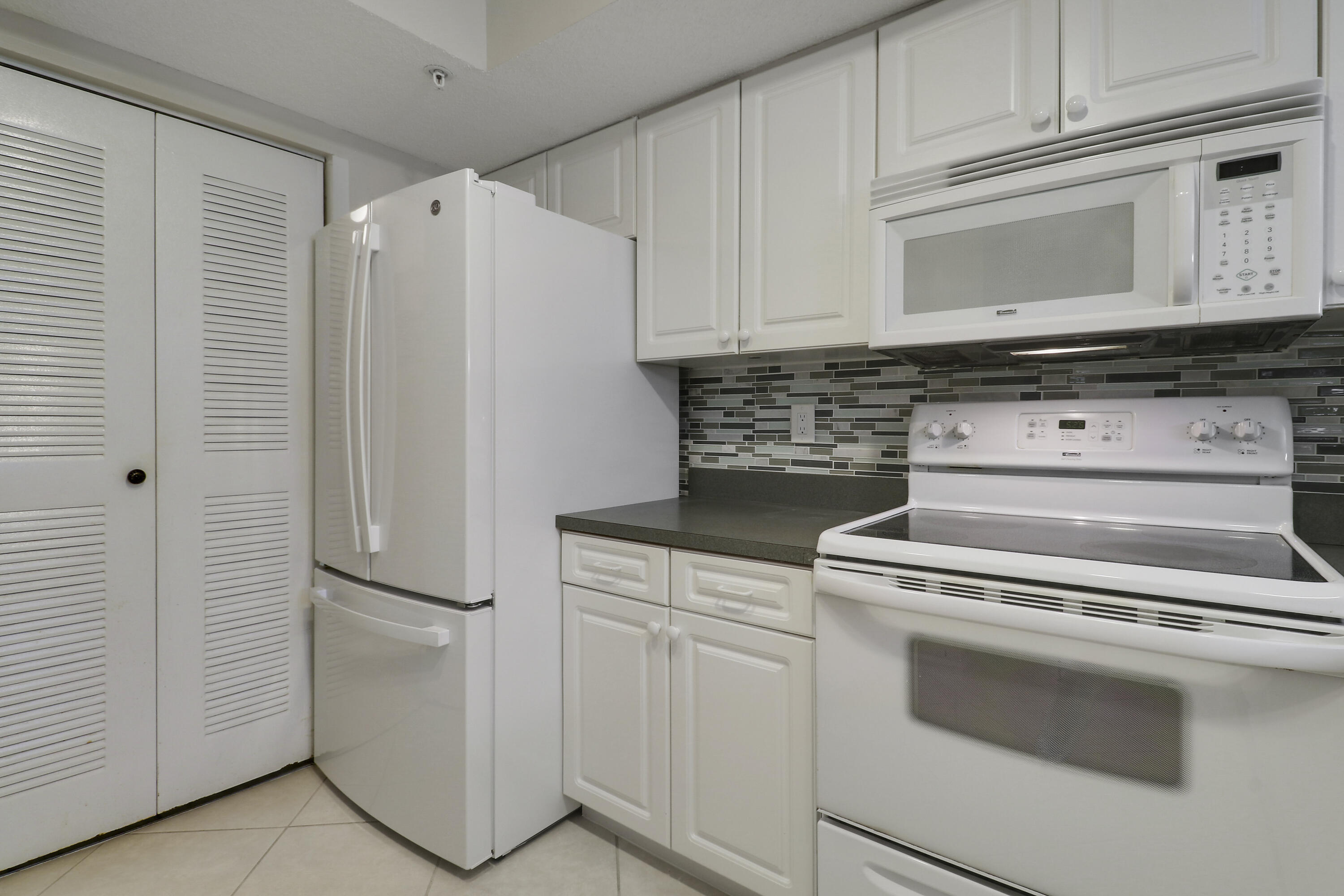 236 VILLAGE Boulevard 1106