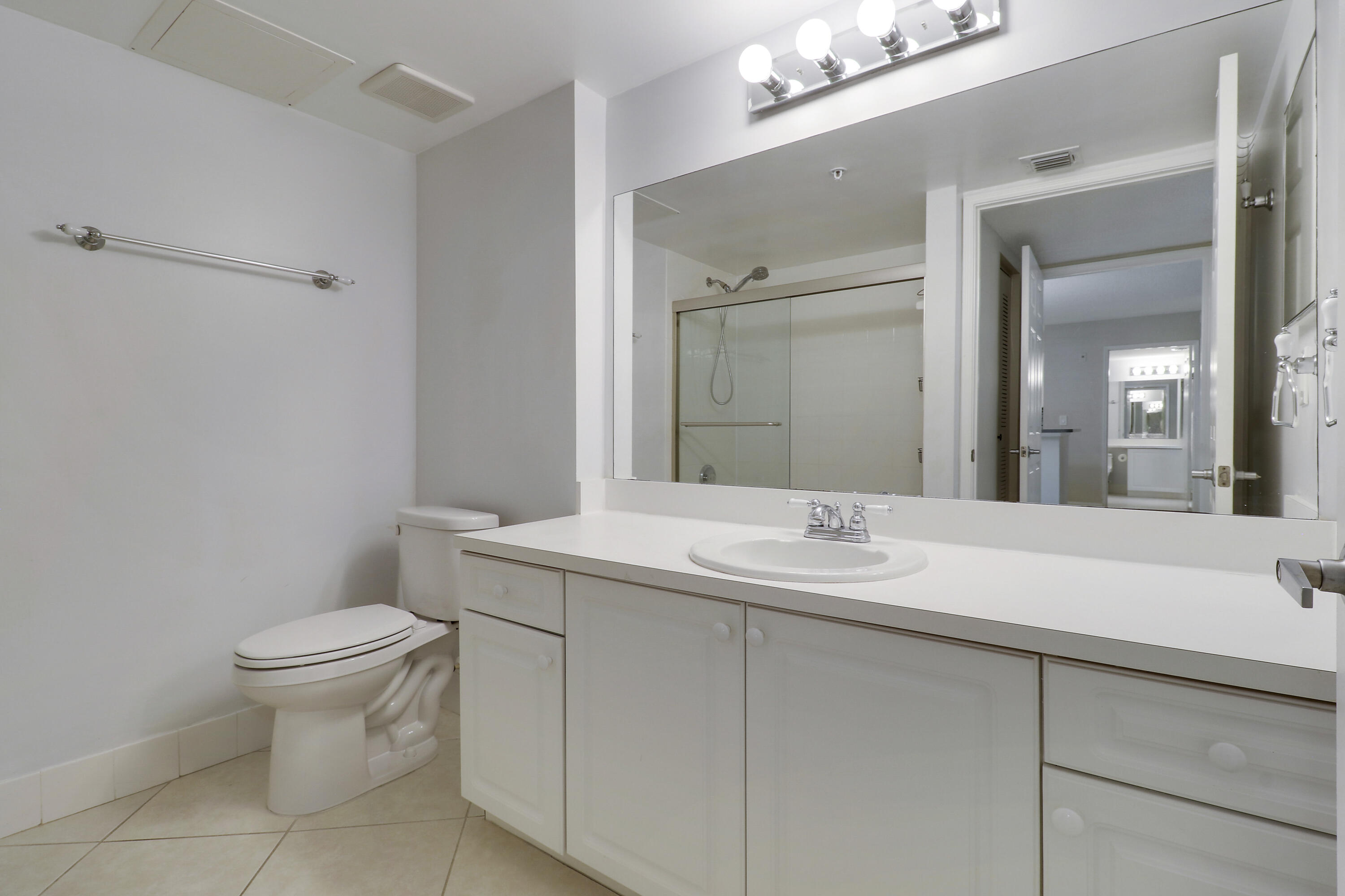 236 VILLAGE Boulevard 1106