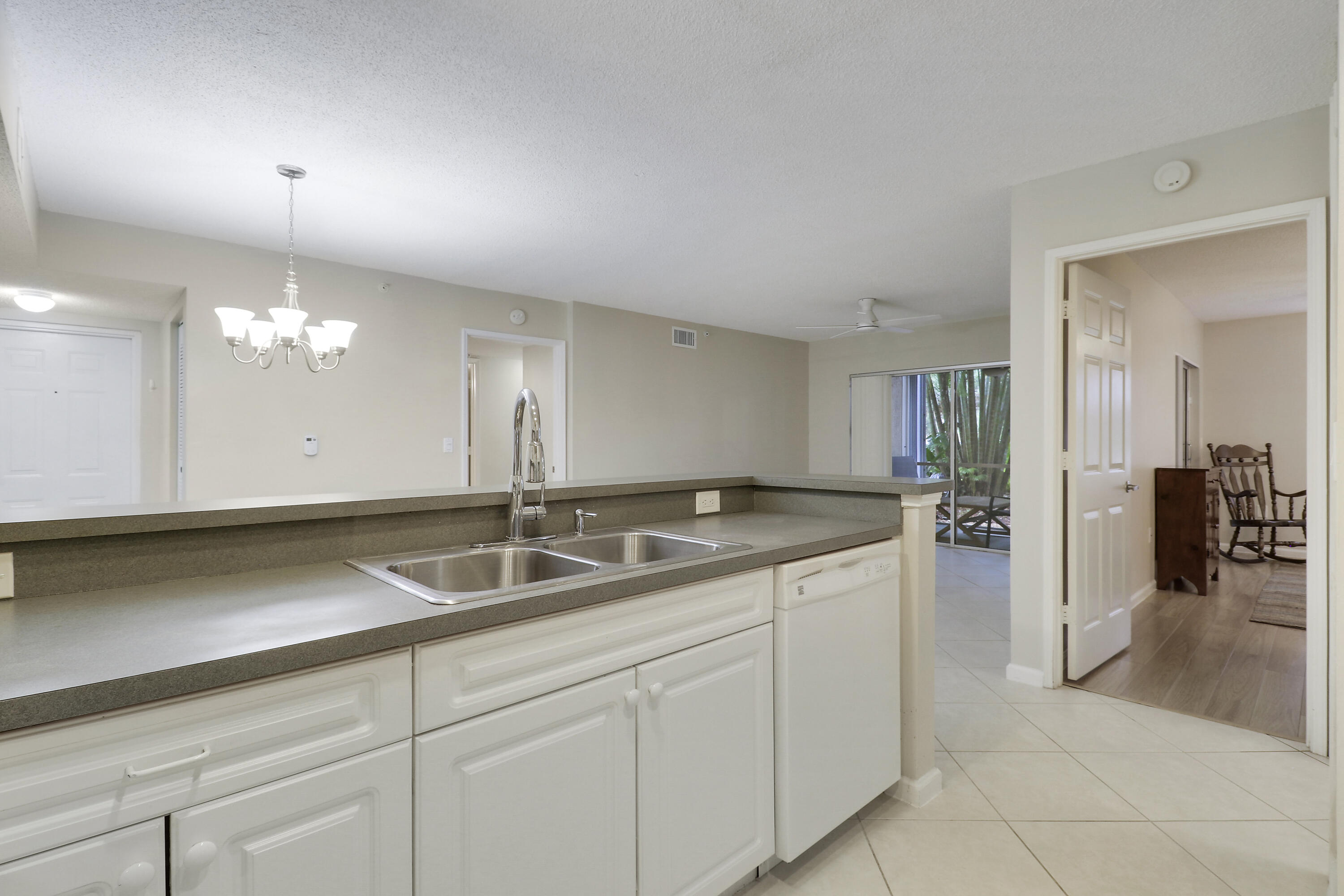 236 VILLAGE Boulevard 1106