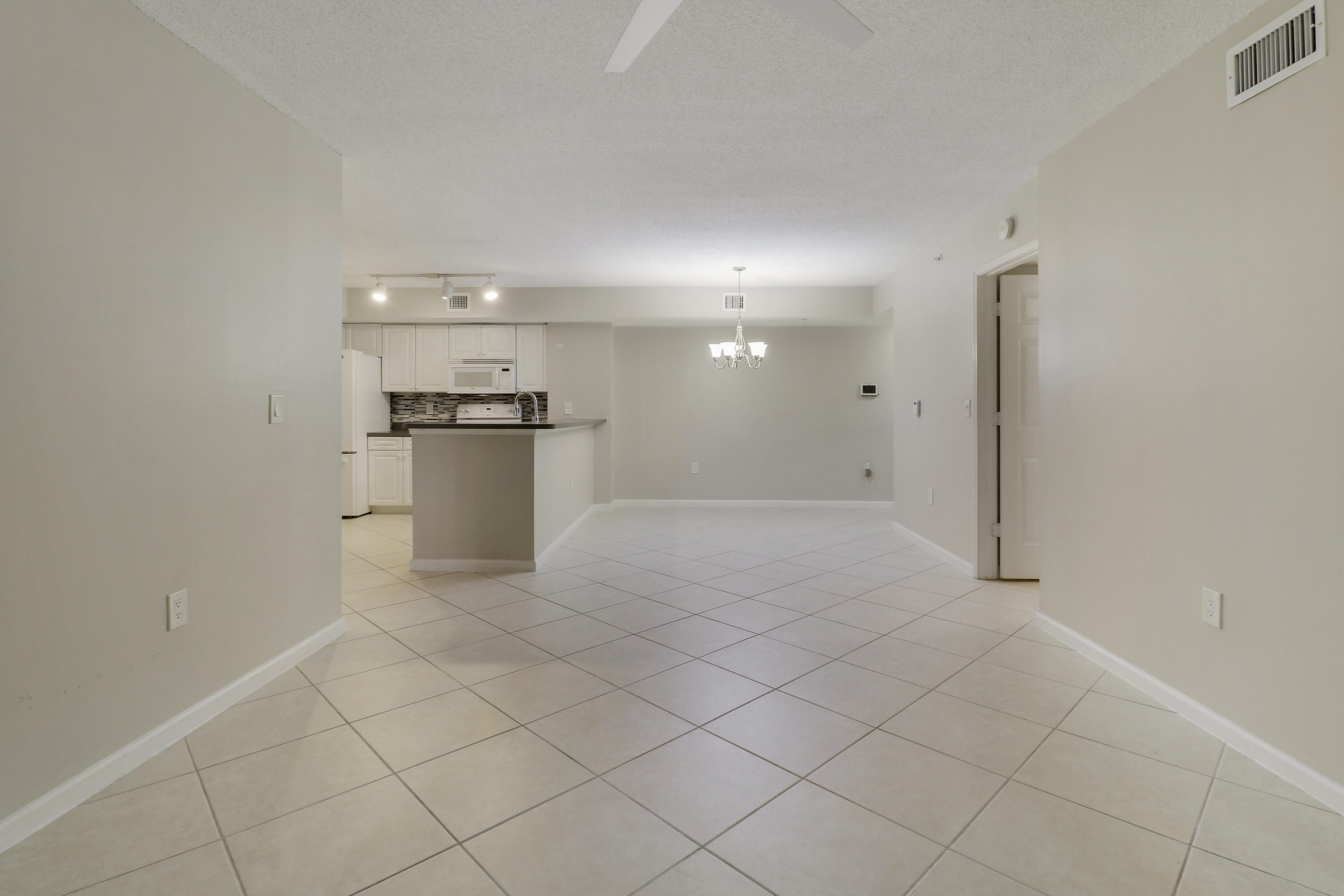 236 VILLAGE Boulevard 1106