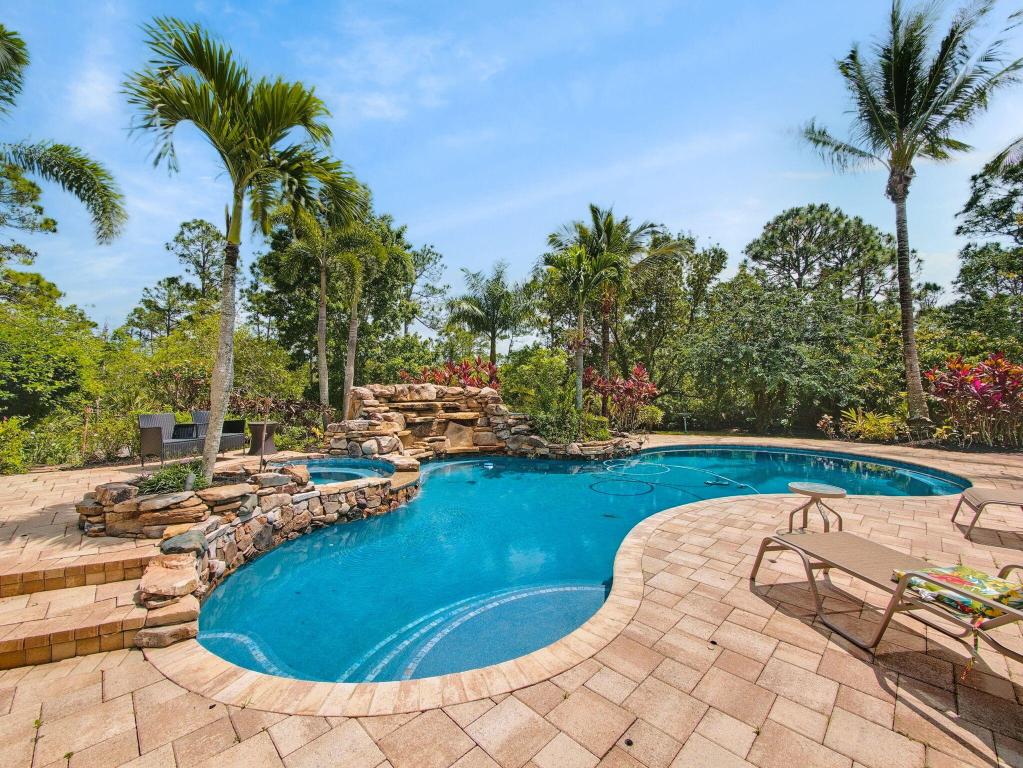 761 SW Canoe Creek Terrace