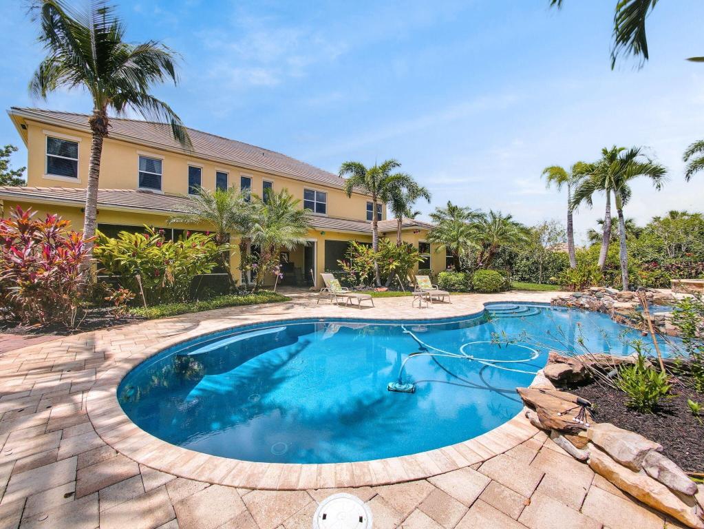 761 SW Canoe Creek Terrace