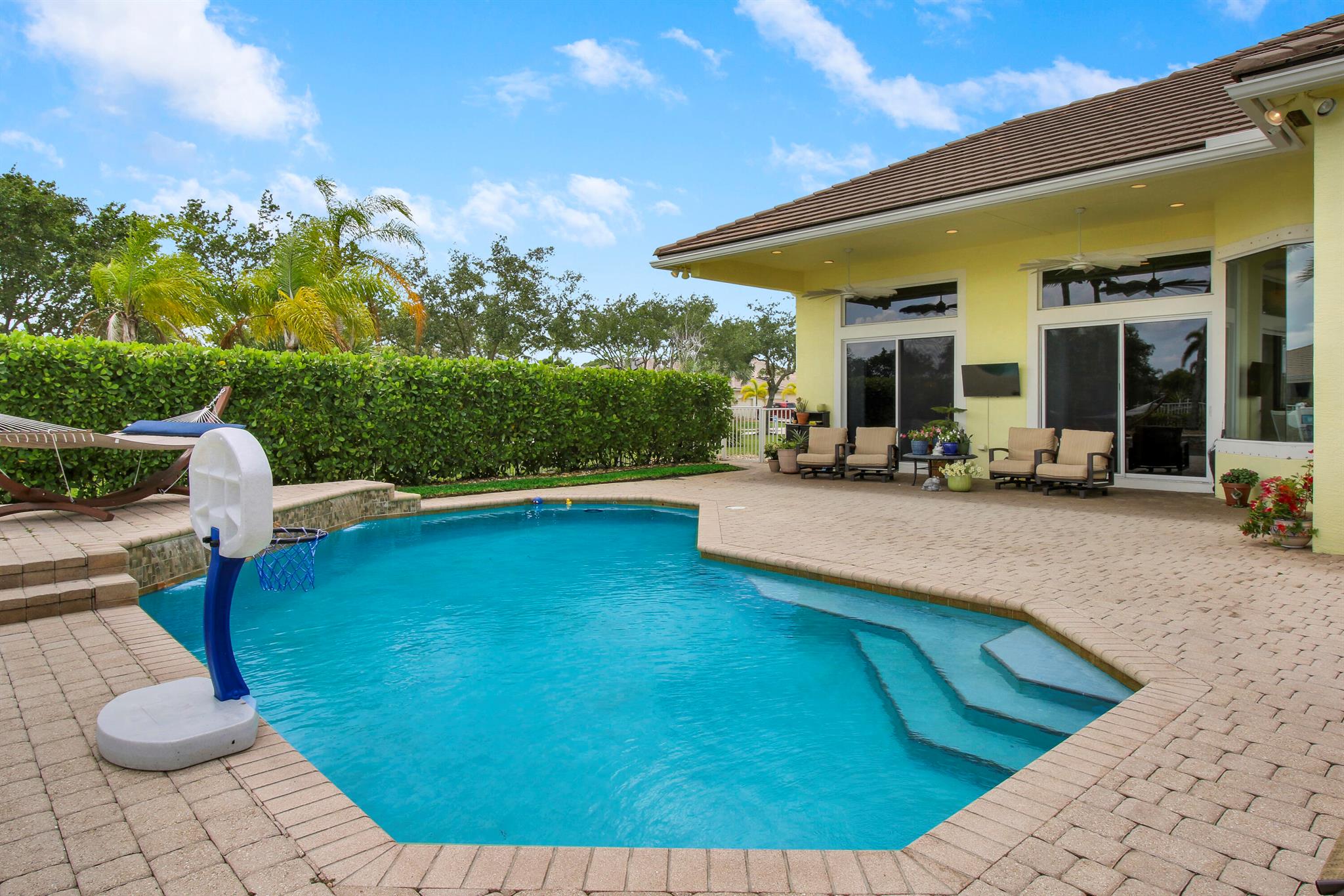 660 SW Yacht Basin Way