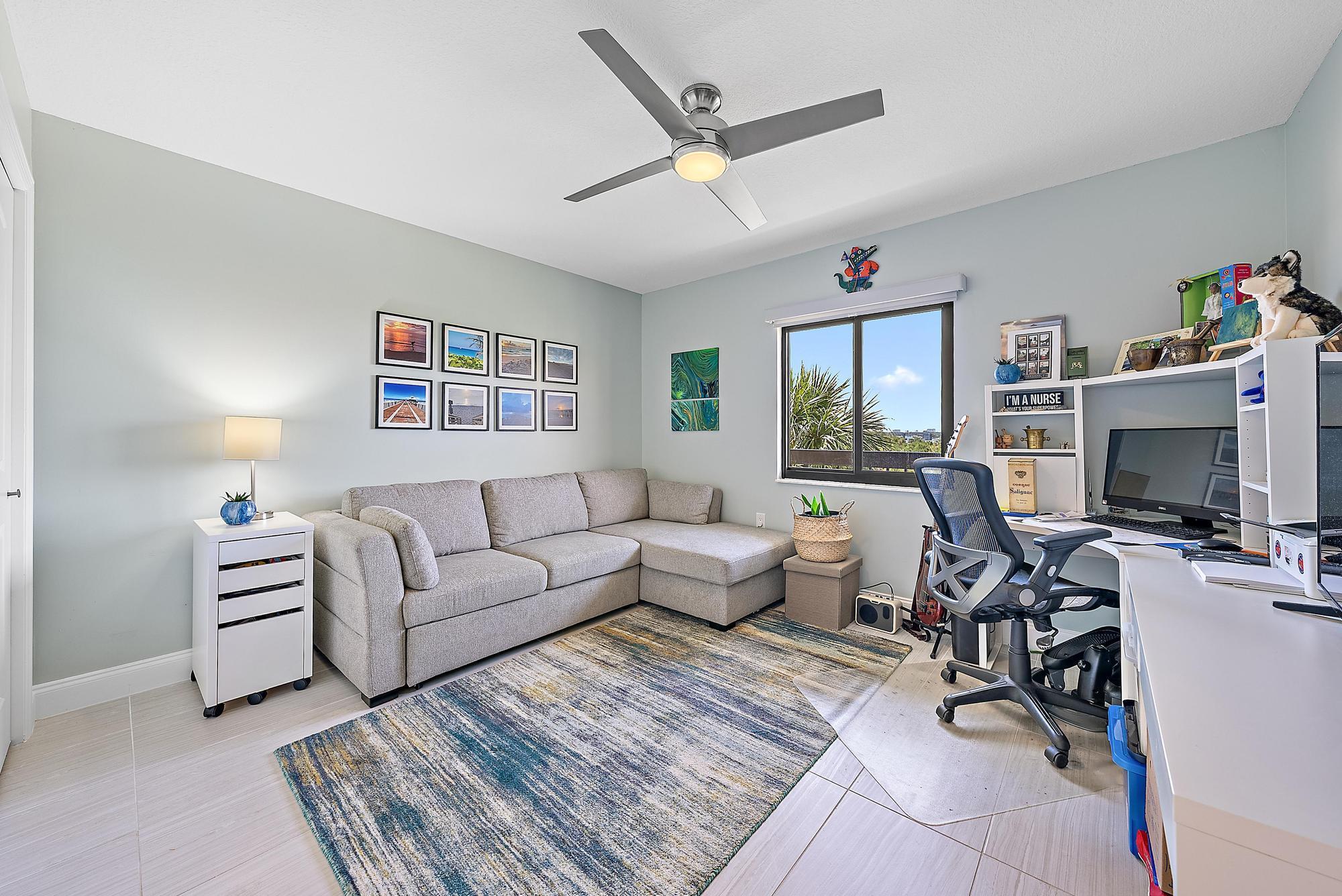 1101 Seafarer Circle 402