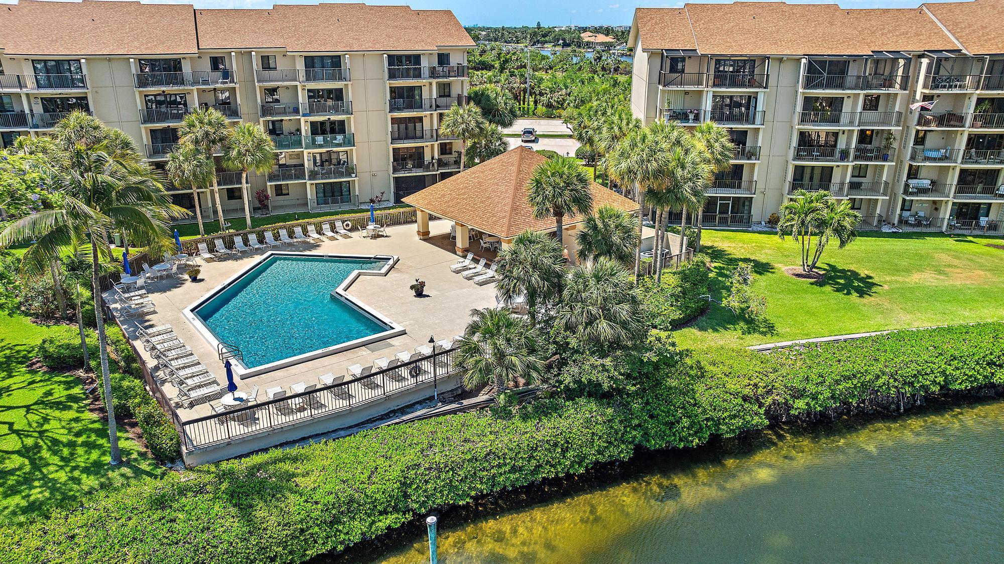1101 Seafarer Circle 402