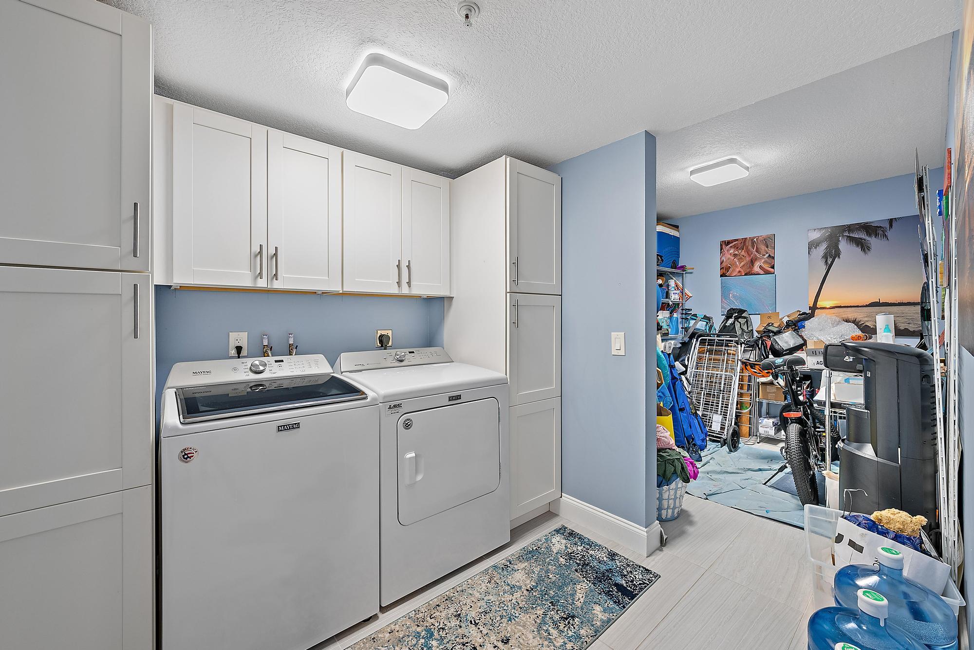 1101 Seafarer Circle 402