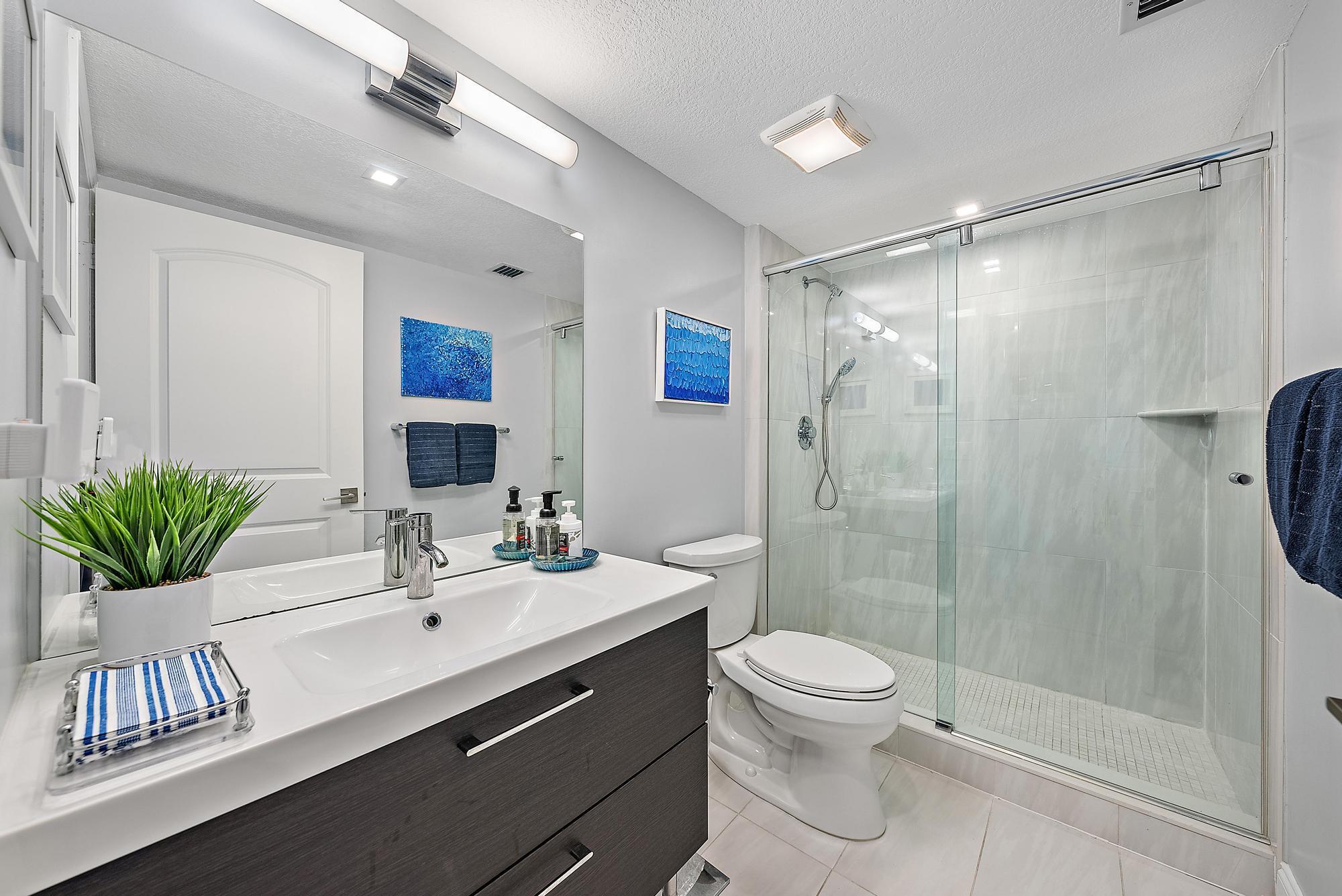 1101 Seafarer Circle 402