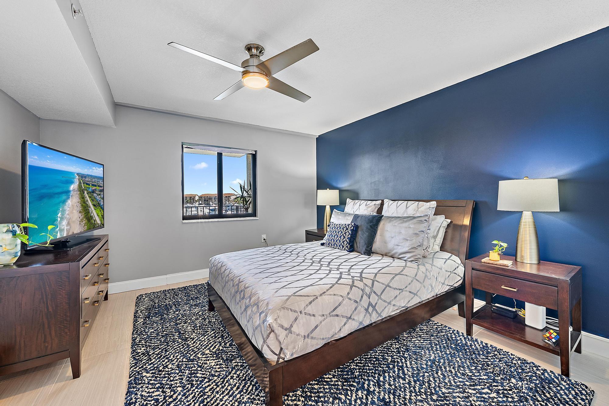 1101 Seafarer Circle 402