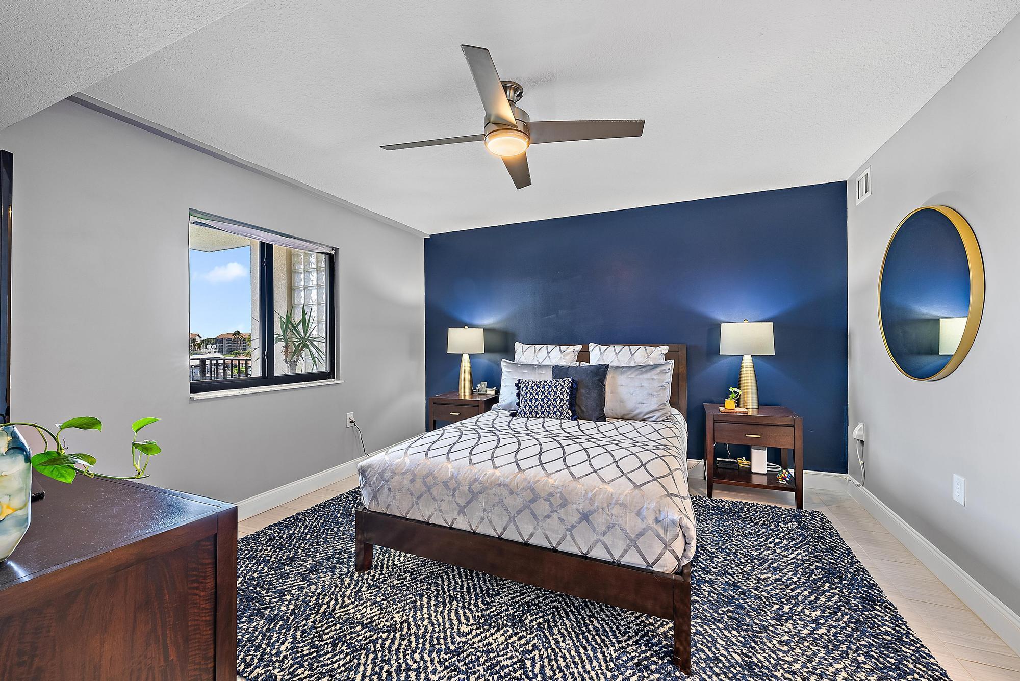 1101 Seafarer Circle 402