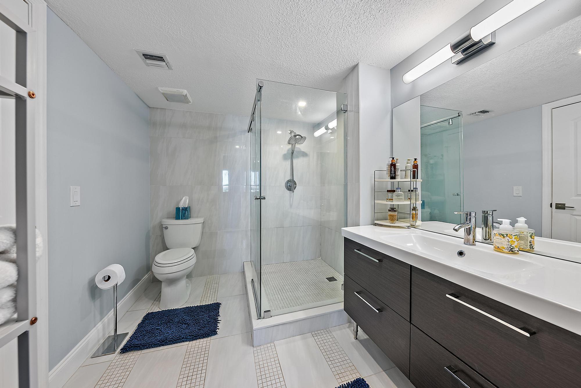 1101 Seafarer Circle 402