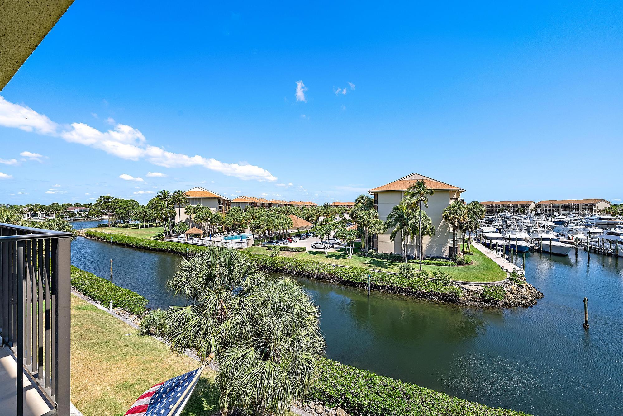 1101 Seafarer Circle 402
