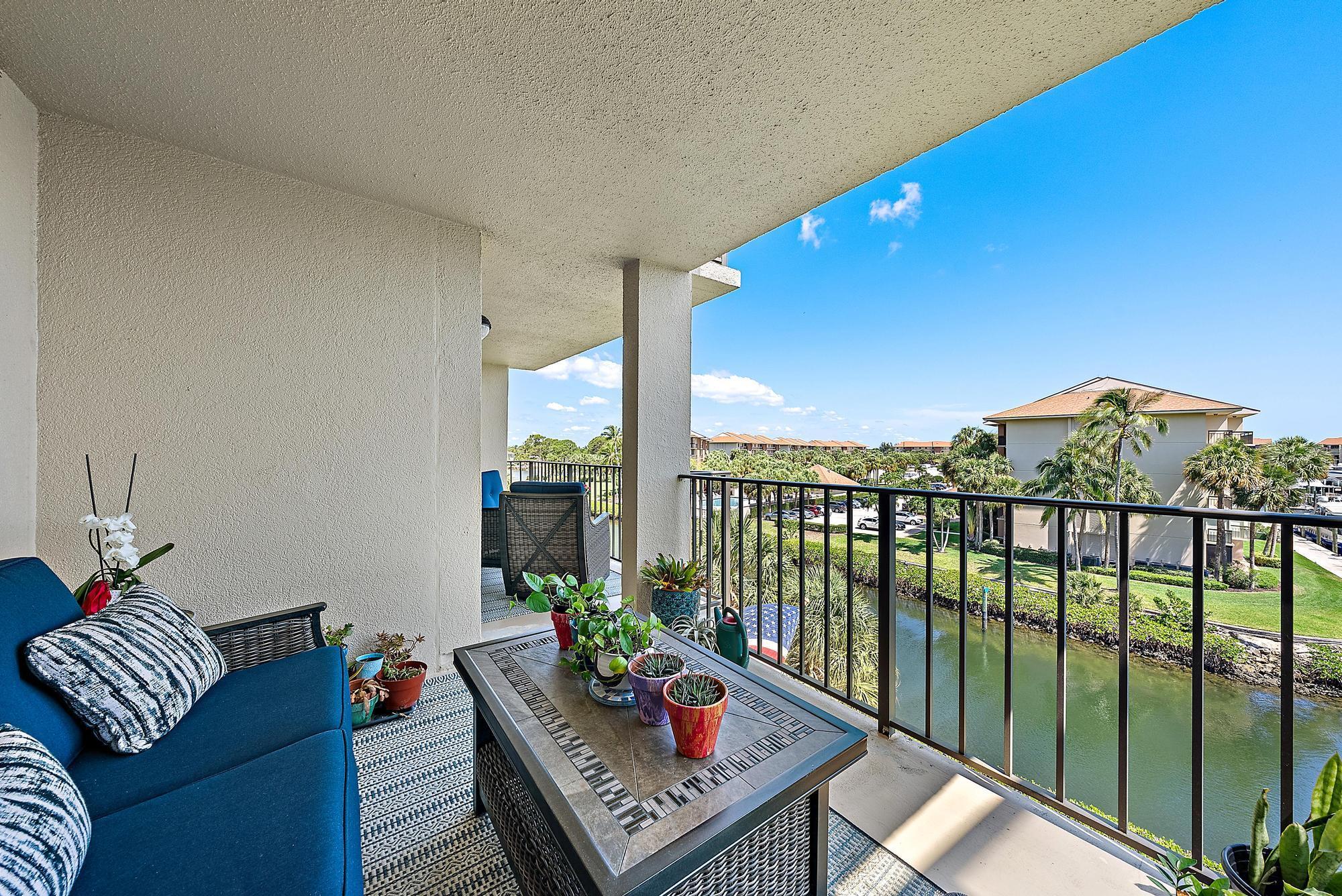 1101 Seafarer Circle 402