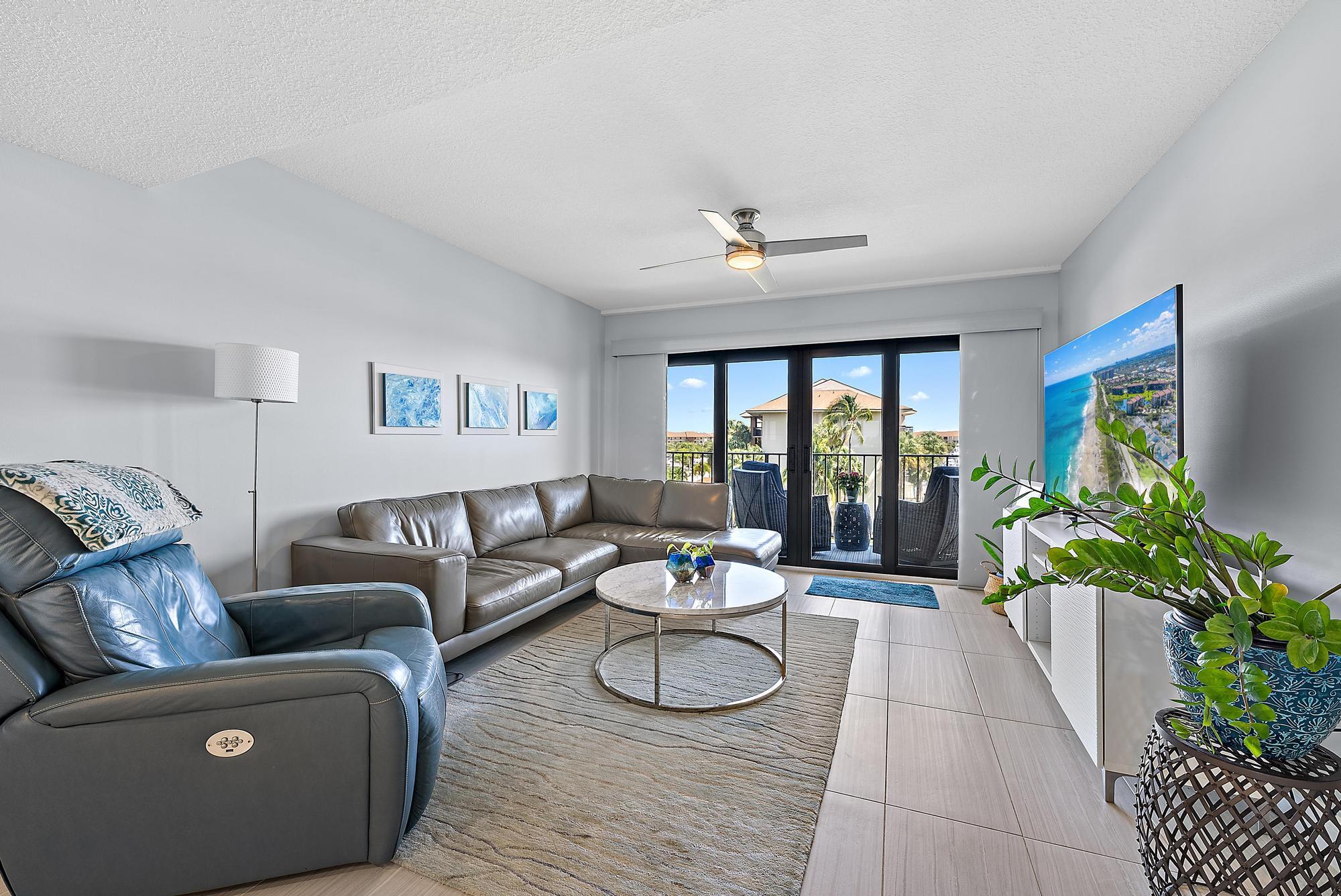 1101 Seafarer Circle 402
