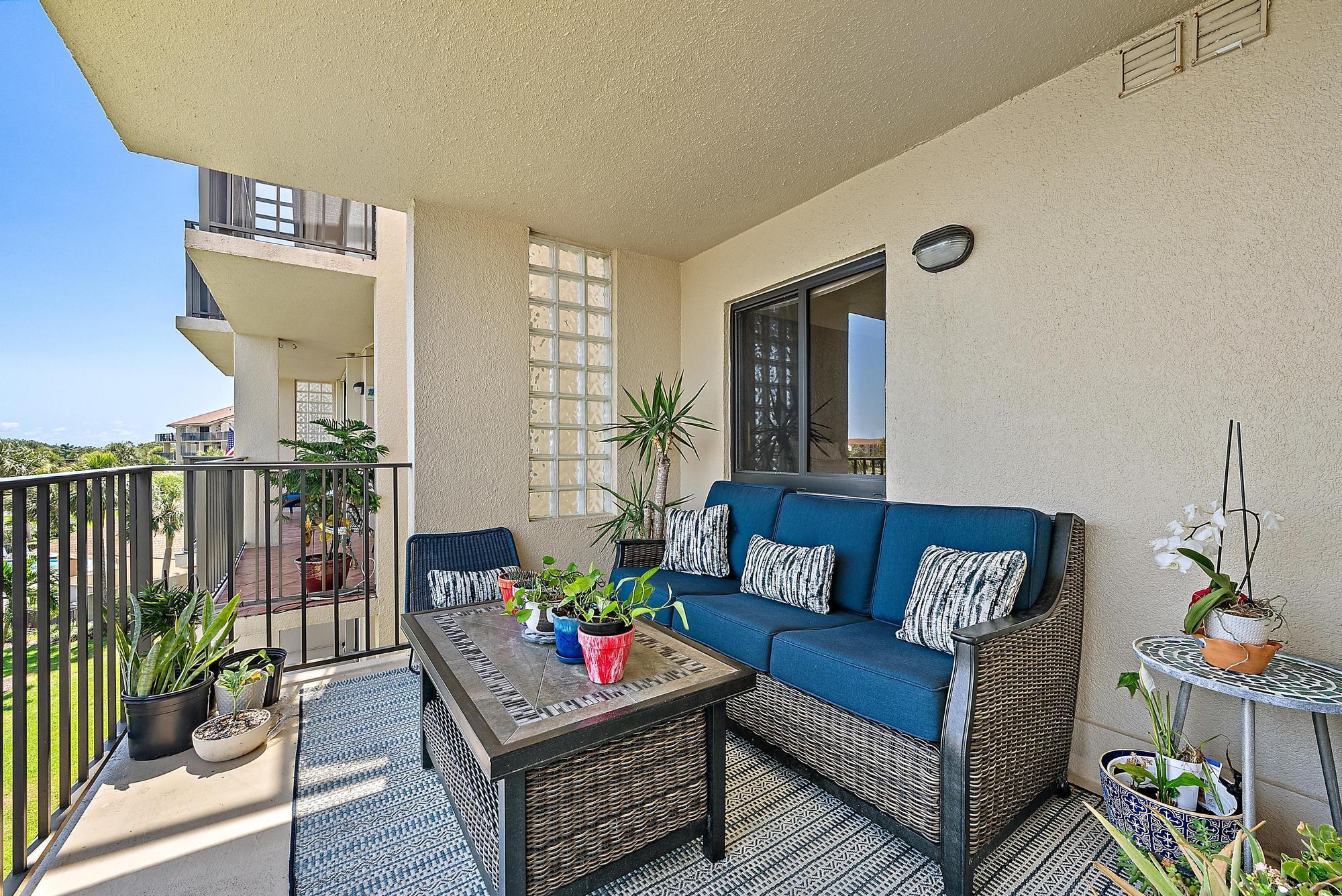 1101 Seafarer Circle 402