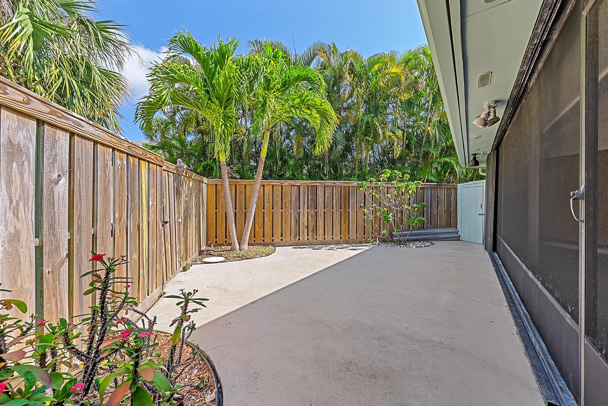 1127 E Seminole Avenue 14d
