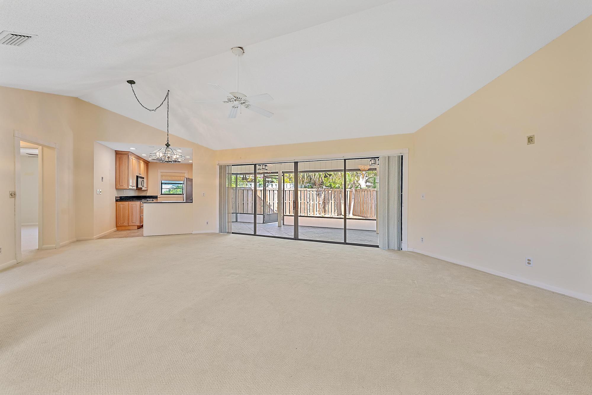 1127 E Seminole Avenue 14d