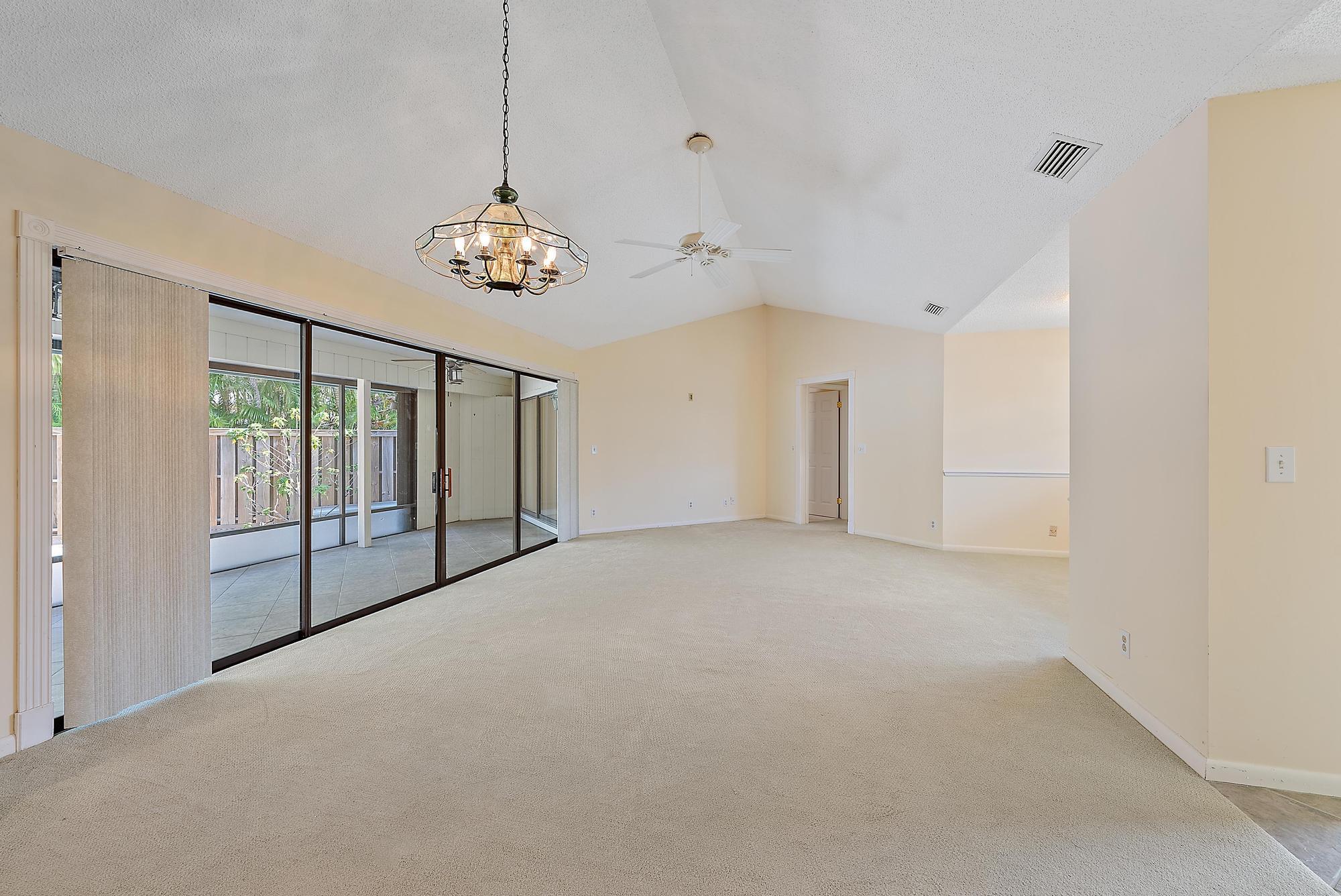 1127 E Seminole Avenue 14d