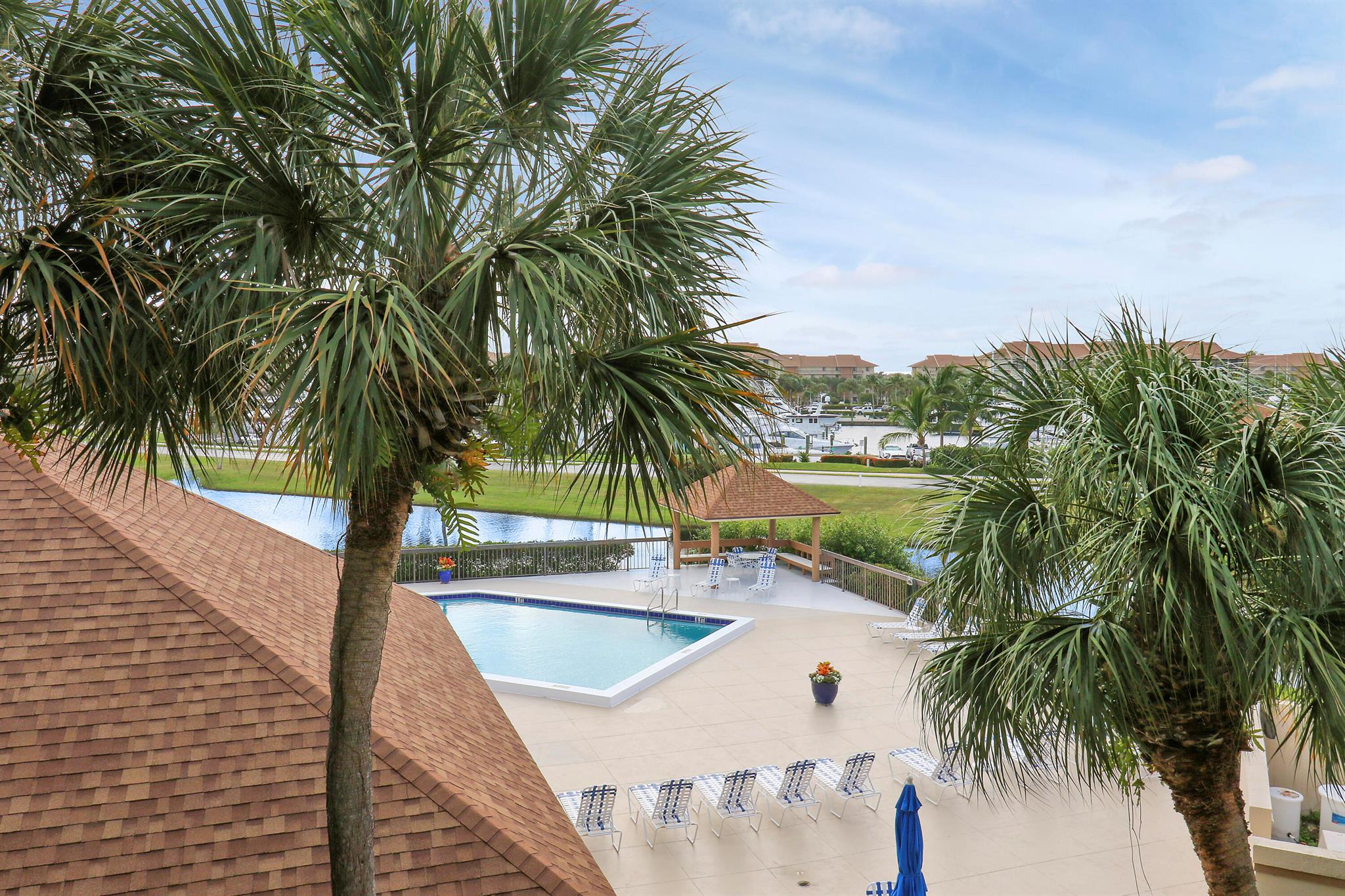 601 Seafarer Circle 301