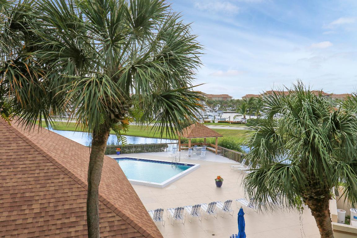 601 Seafarer Circle 301