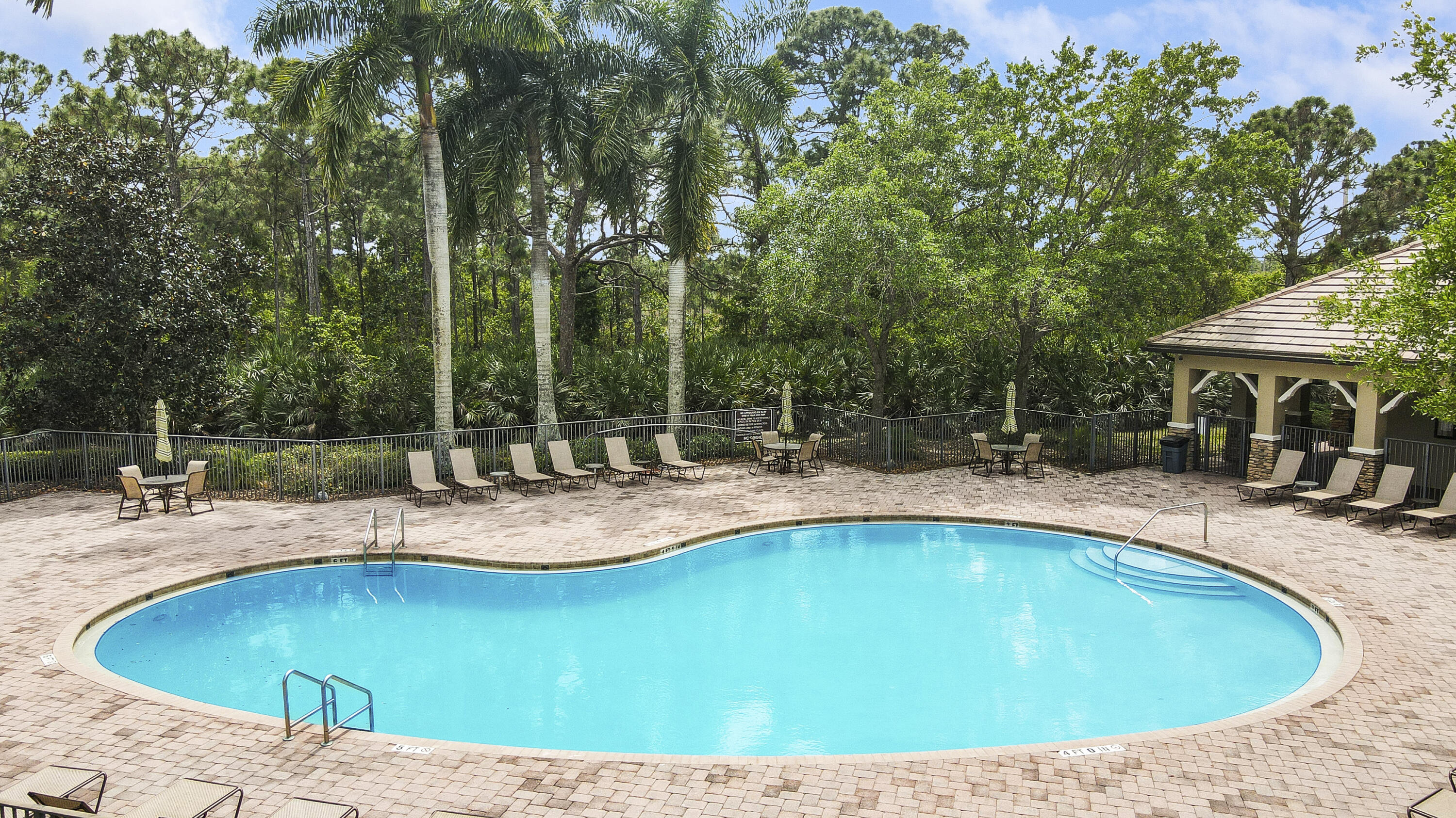 4885 SW Gossamer Circle