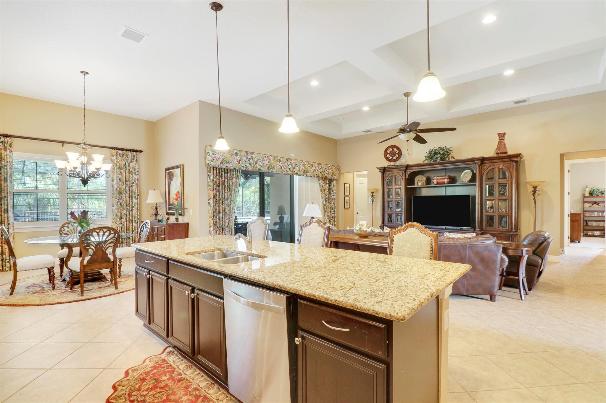 4885 SW Gossamer Circle