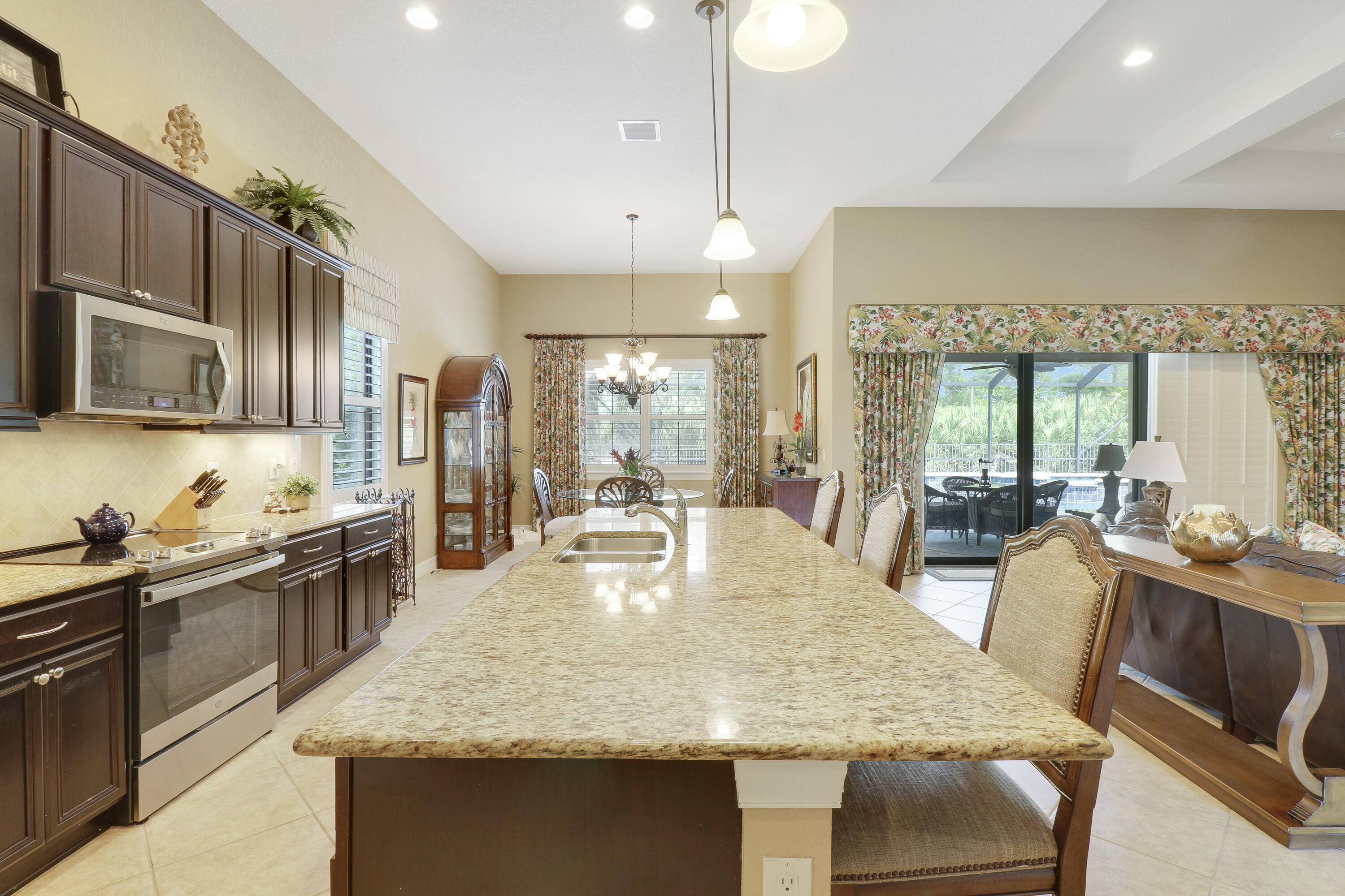 4885 SW Gossamer Circle