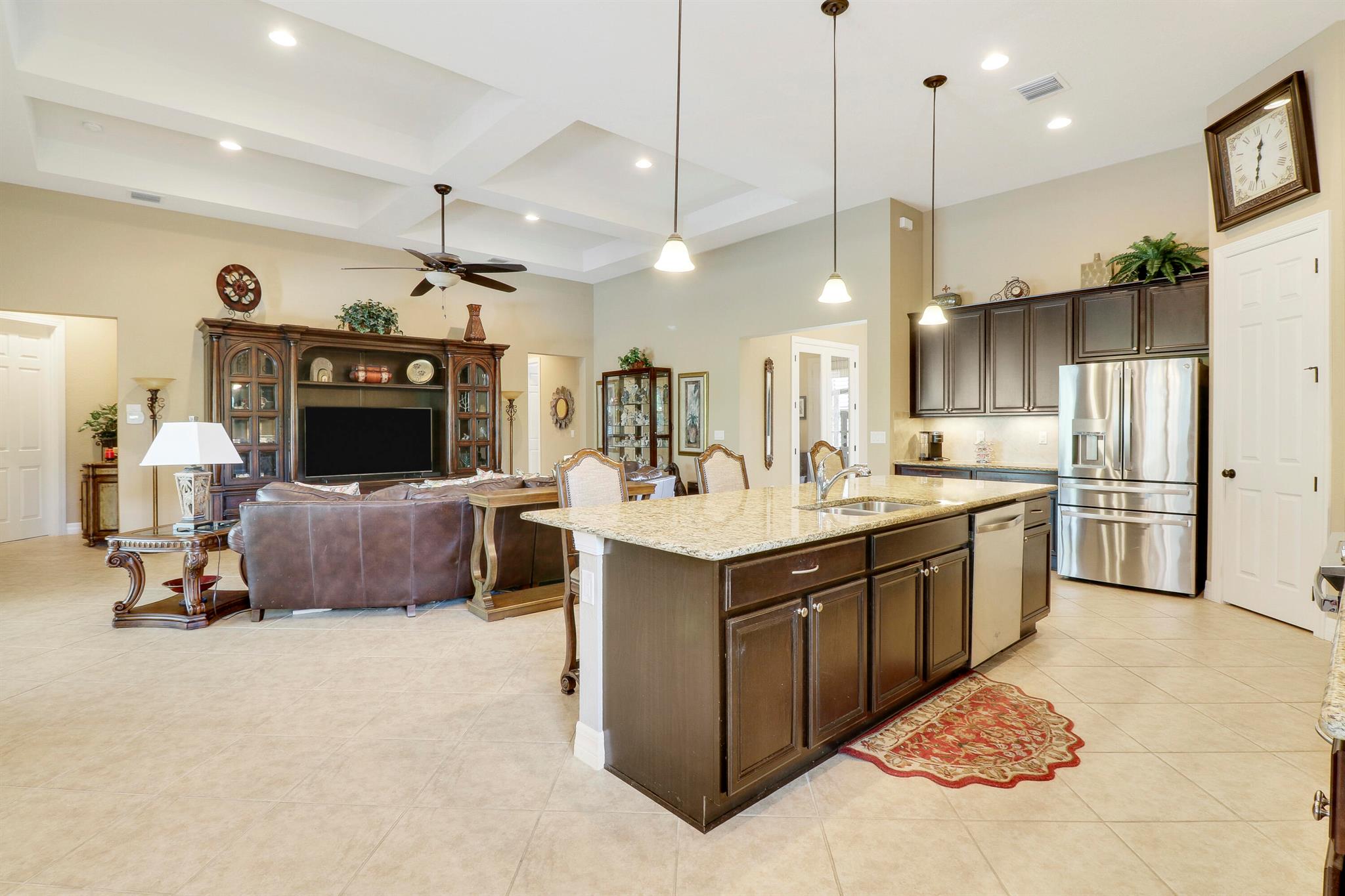 4885 SW Gossamer Circle