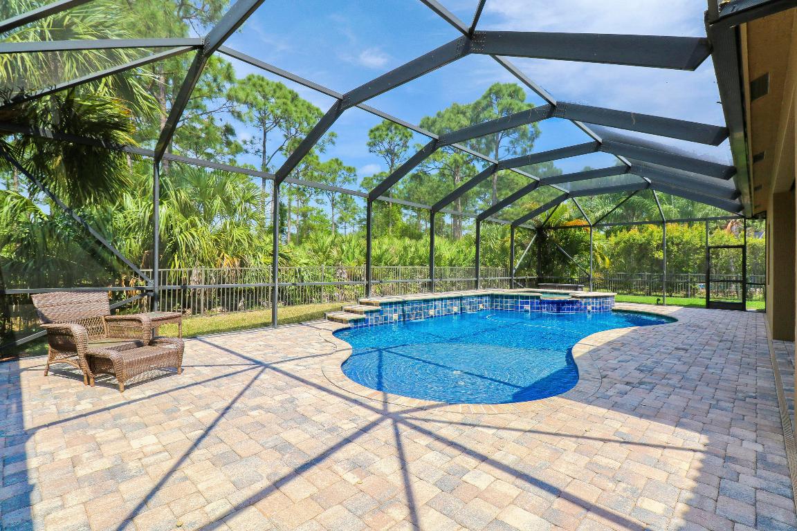 4885 SW Gossamer Circle