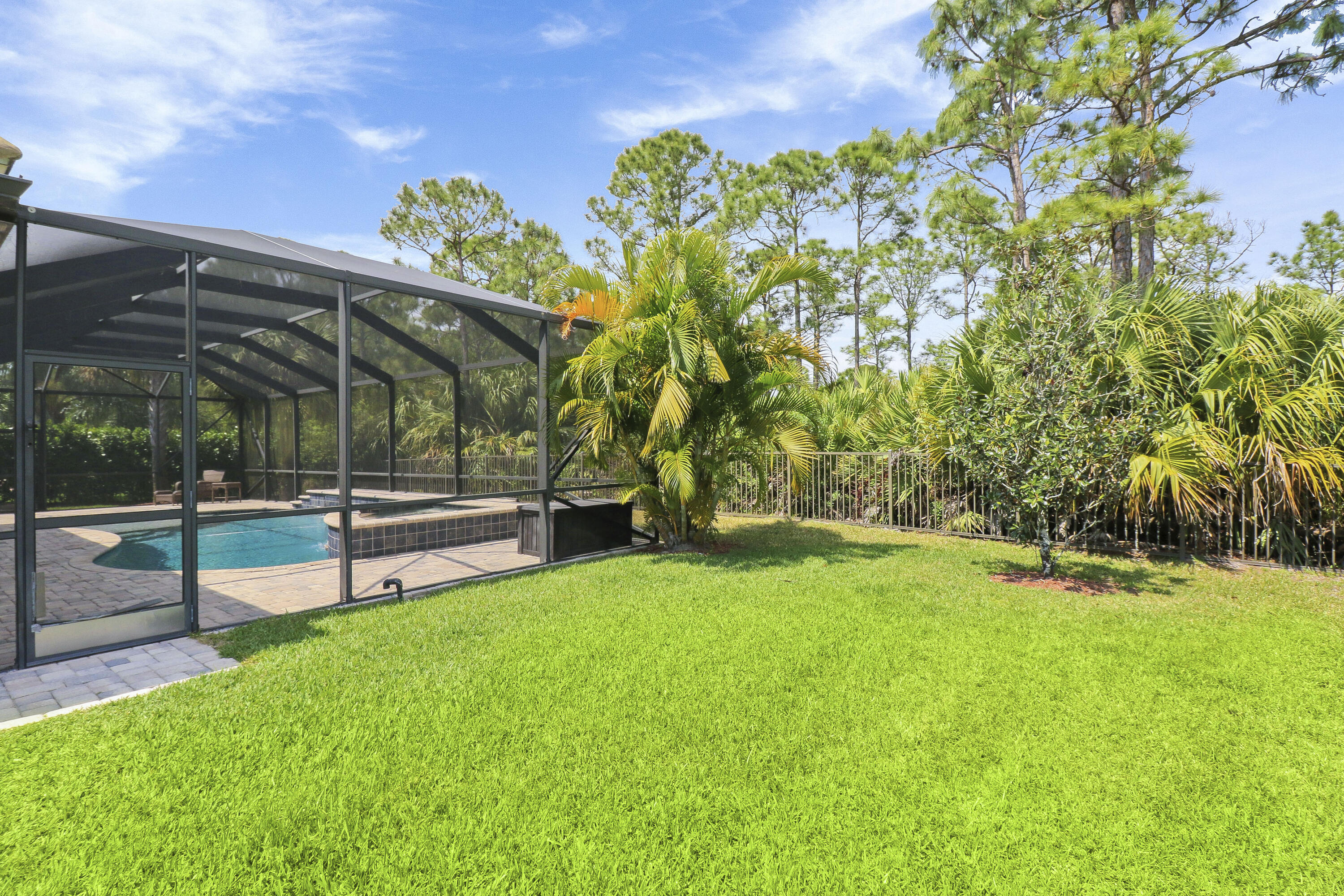 4885 SW Gossamer Circle