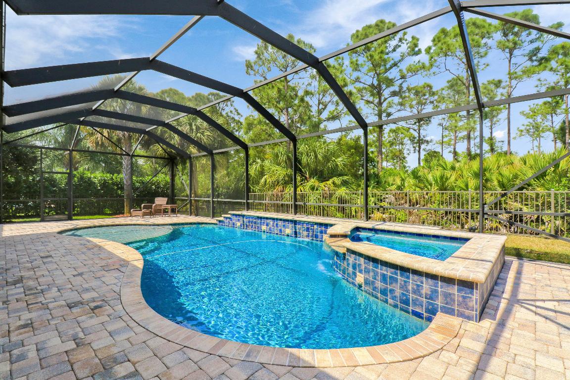 4885 SW Gossamer Circle