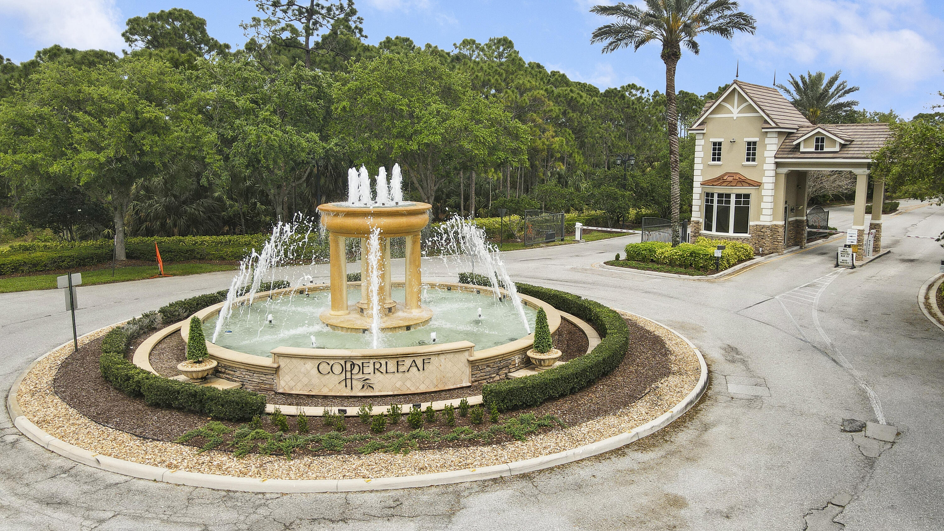 4885 SW Gossamer Circle