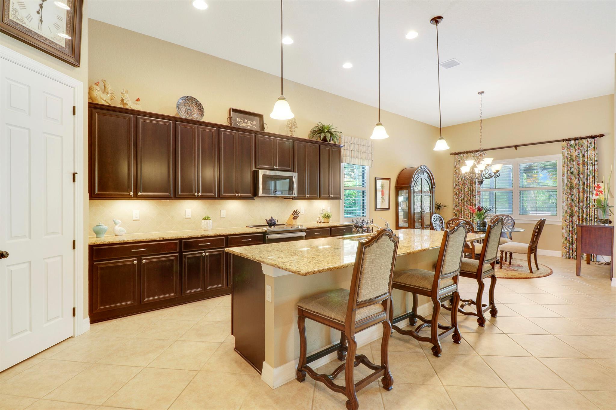 4885 SW Gossamer Circle