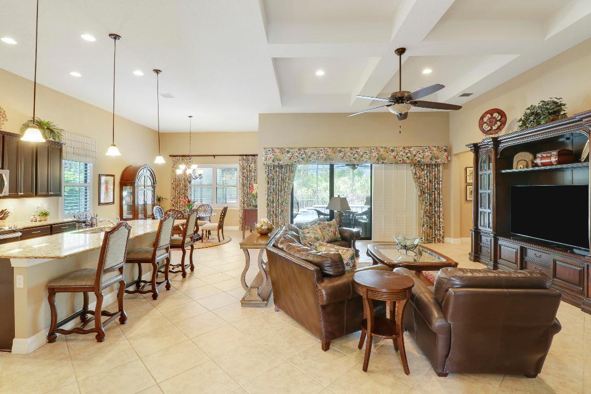 4885 SW Gossamer Circle