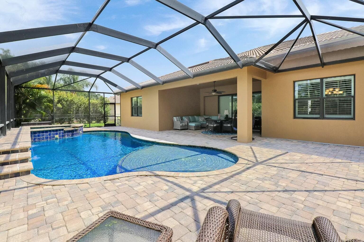 4885 SW Gossamer Circle