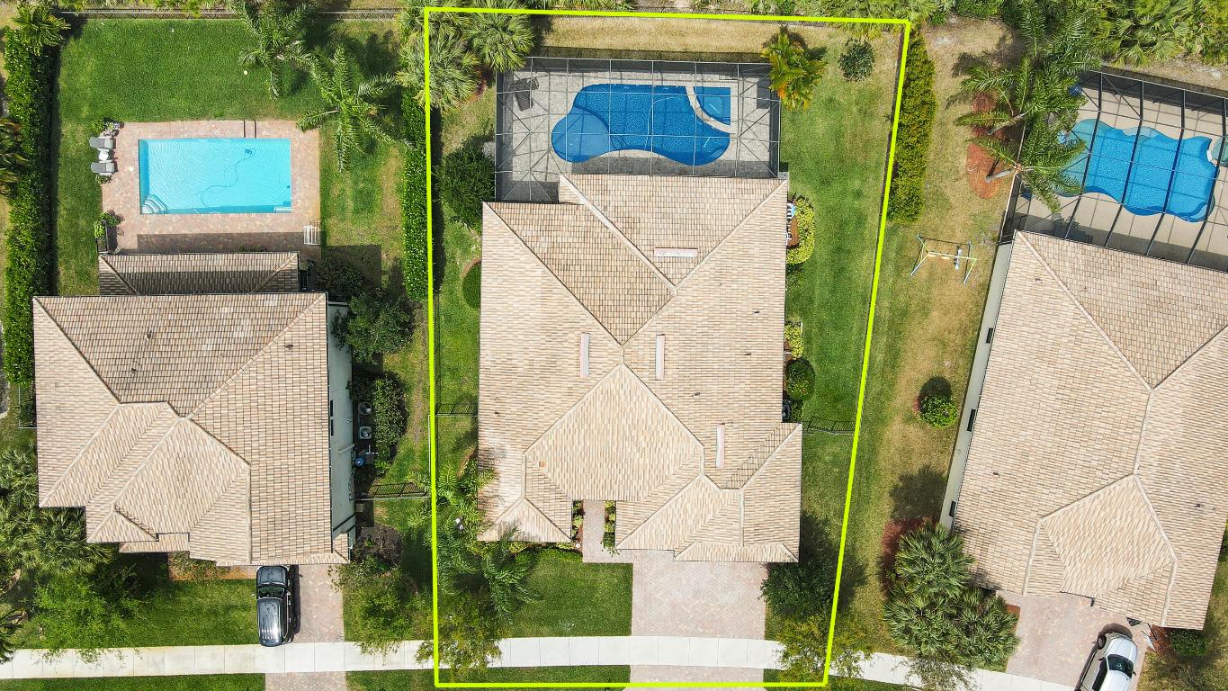 4885 SW Gossamer Circle