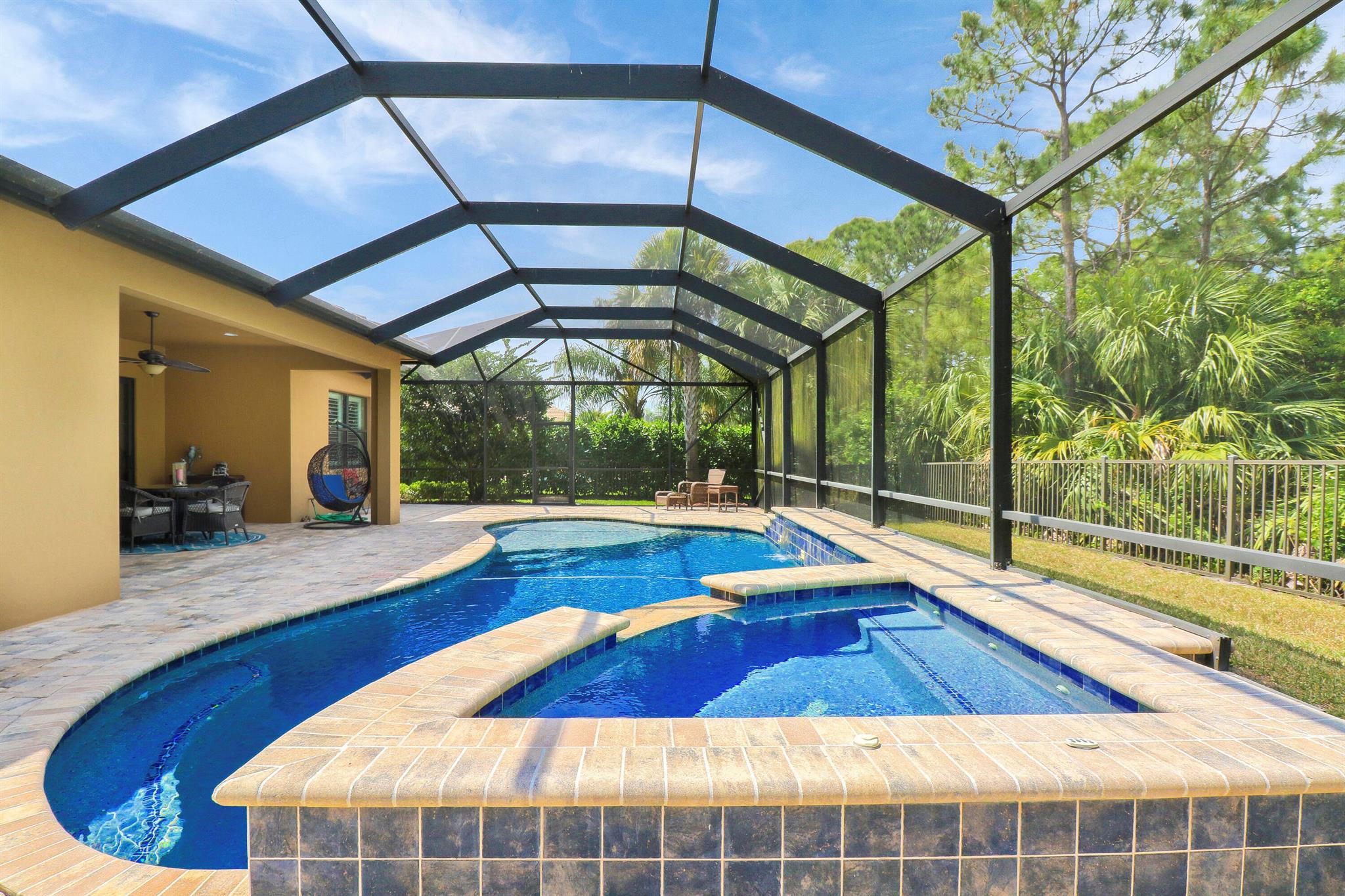 4885 SW Gossamer Circle