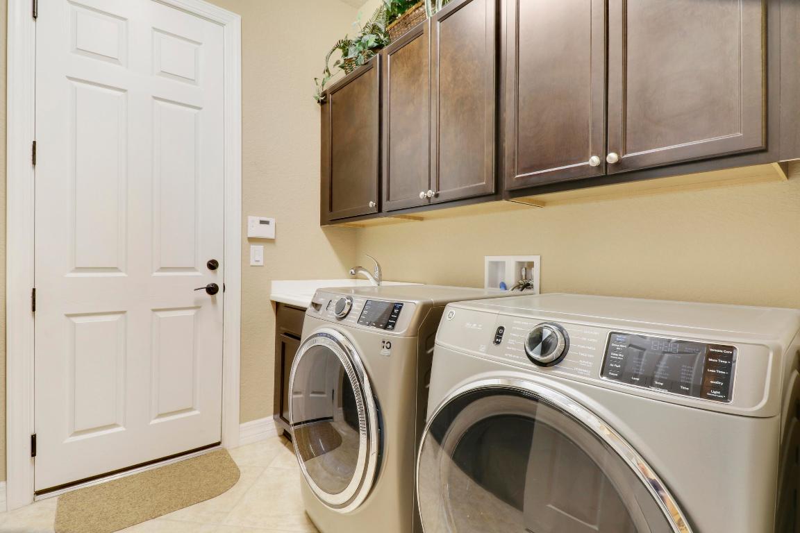 4885 SW Gossamer Circle