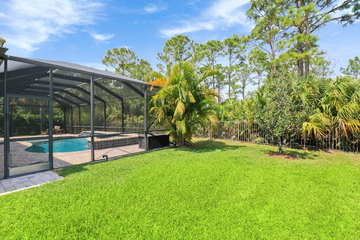 4885 SW Gossamer Circle