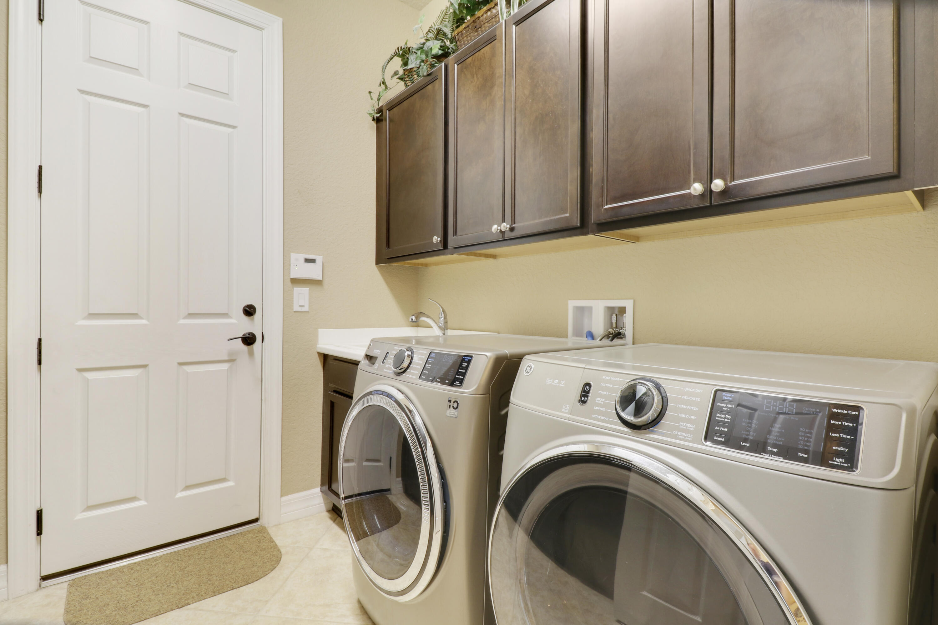 4885 SW Gossamer Circle