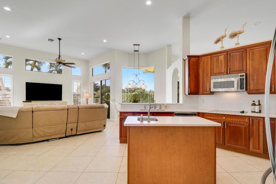 660 SW Yacht Basin Way