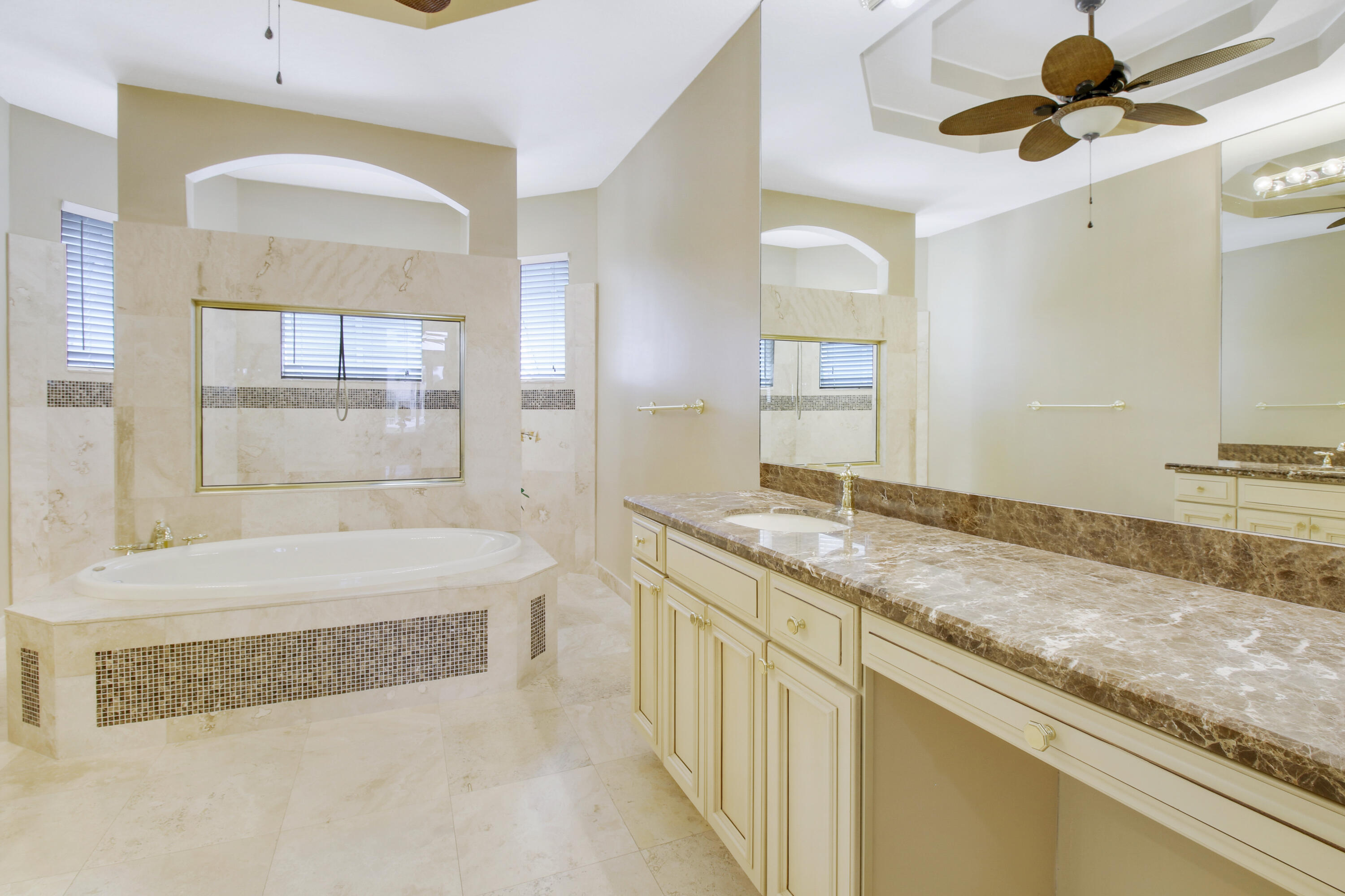 660 SW Yacht Basin Way