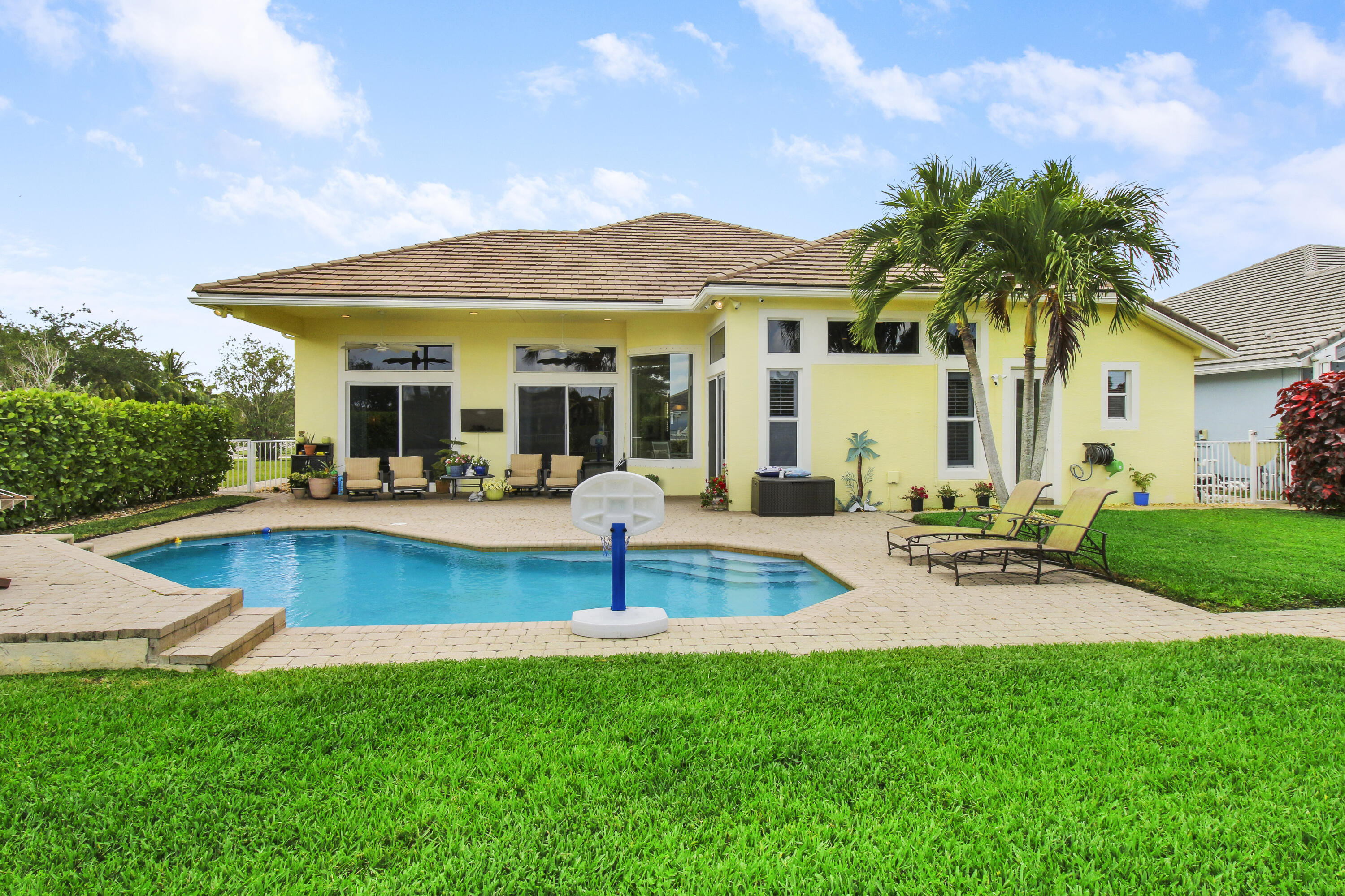 660 SW Yacht Basin Way