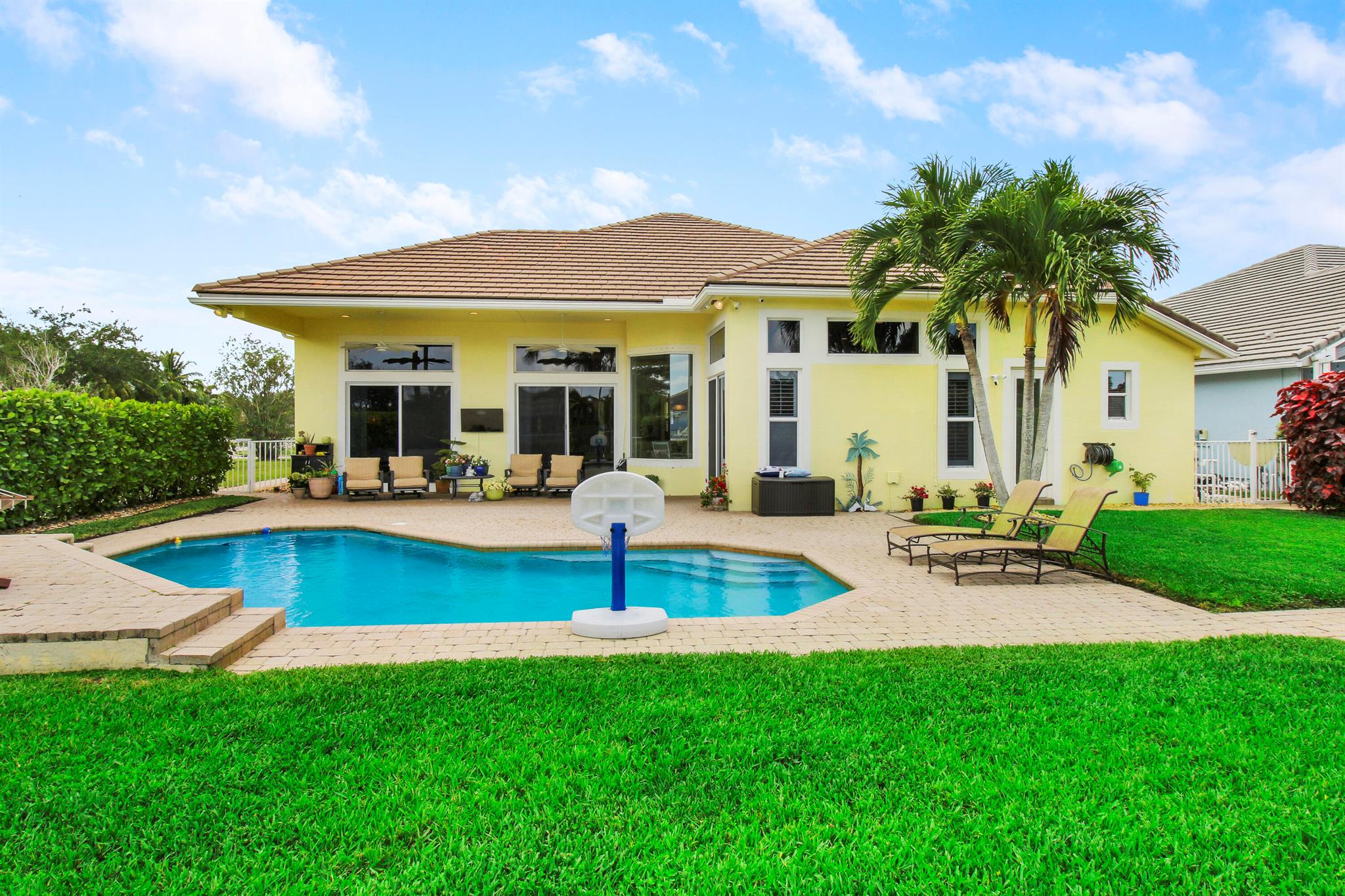 660 SW Yacht Basin Way