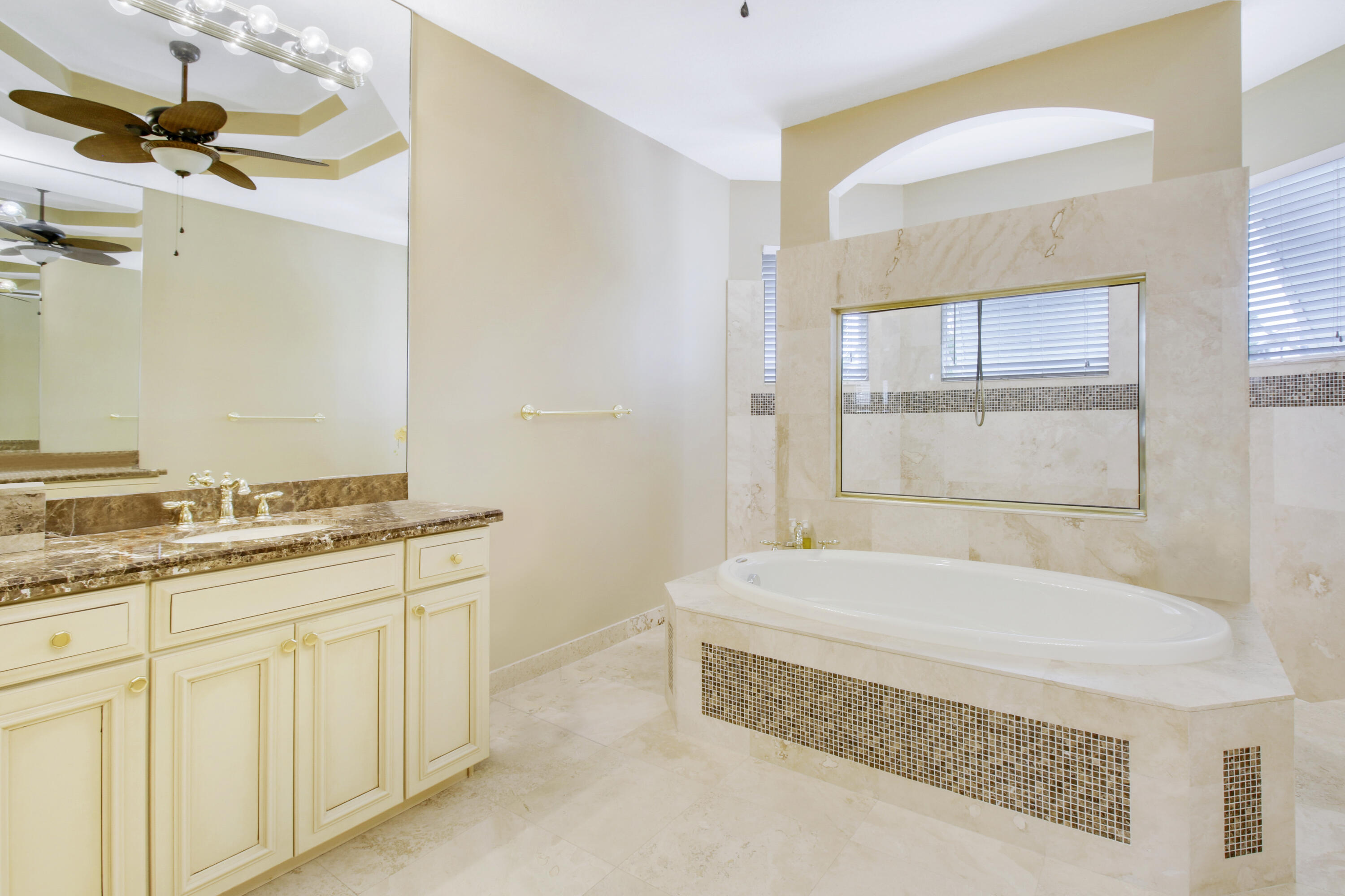 660 SW Yacht Basin Way